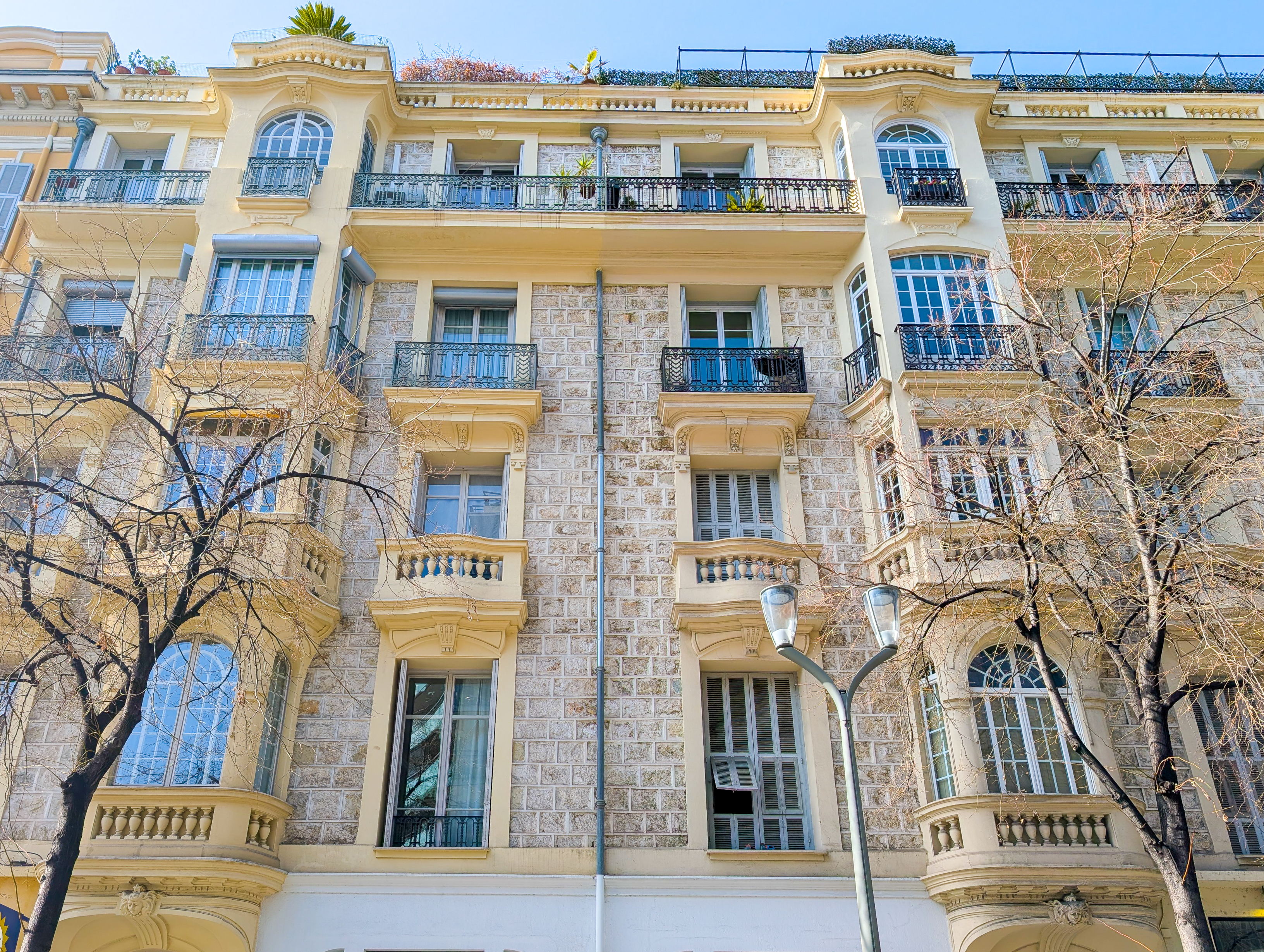 French property for sale in Nice, Alpes-Maritimes - €1,045,000 - photo 