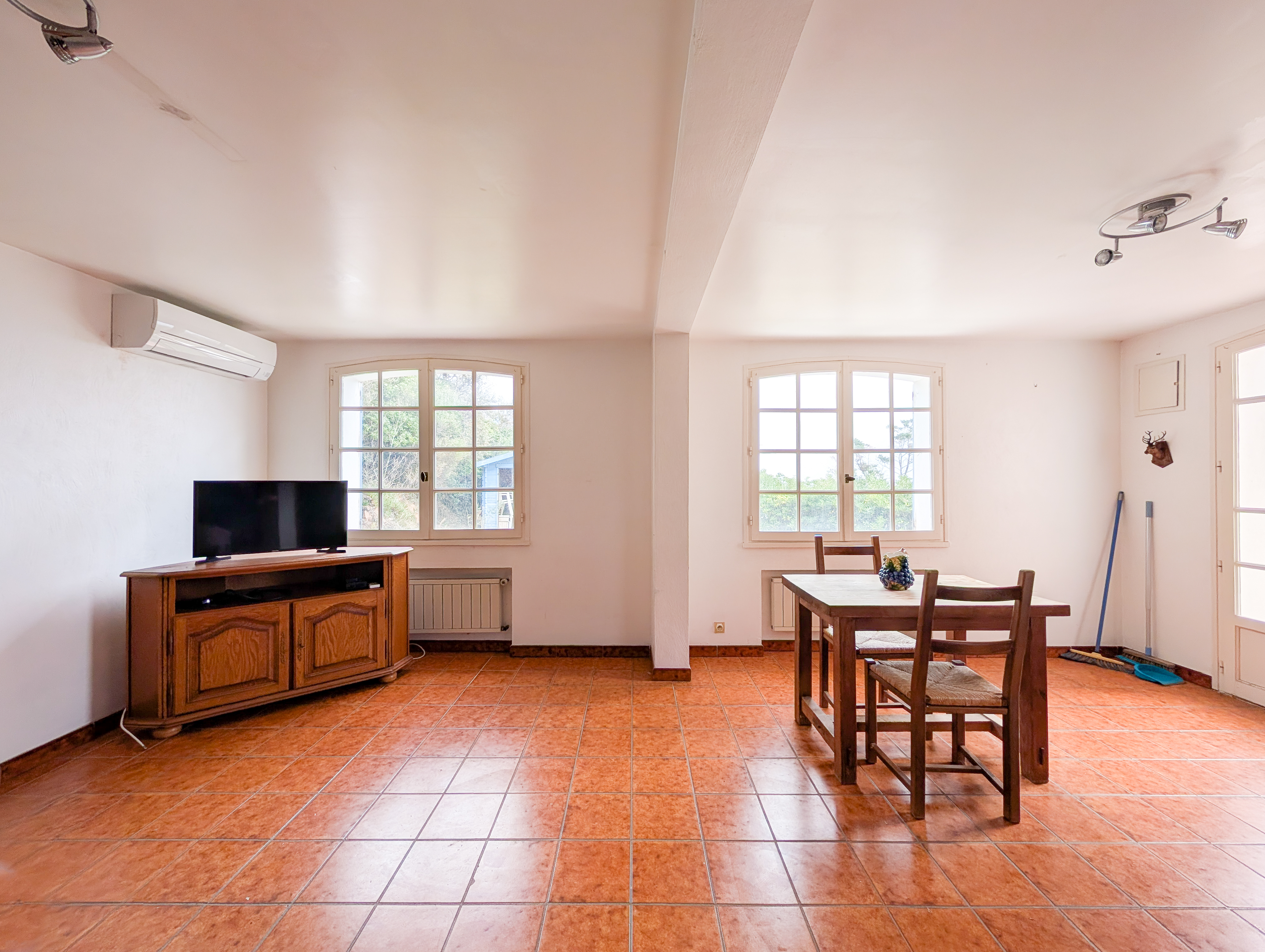 French property for sale in Saint-Raphaël, Var - €1,370,000 - photo 