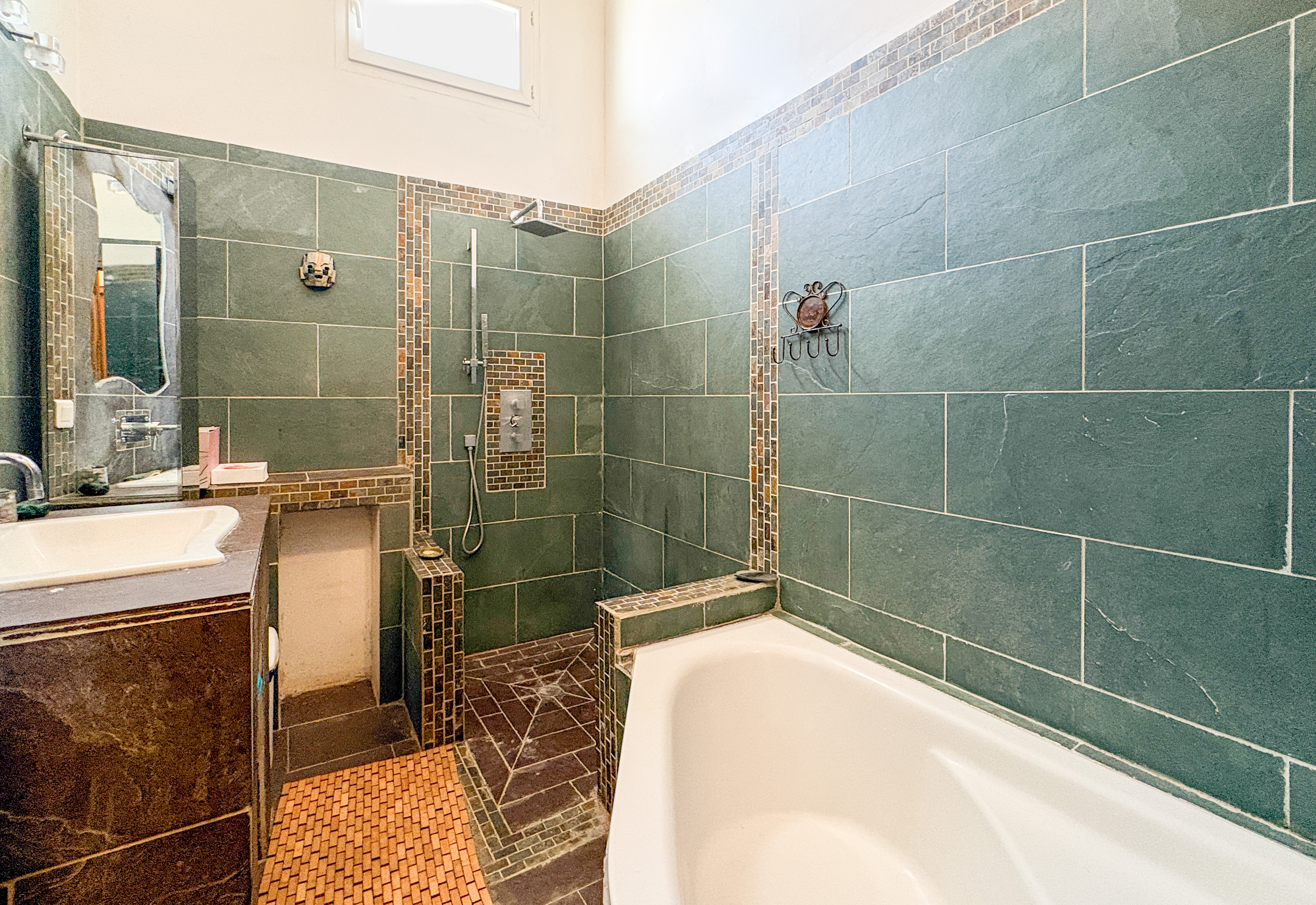 French property for sale in Trets, Bouches-du-Rhône - €1,260,000 - photo 