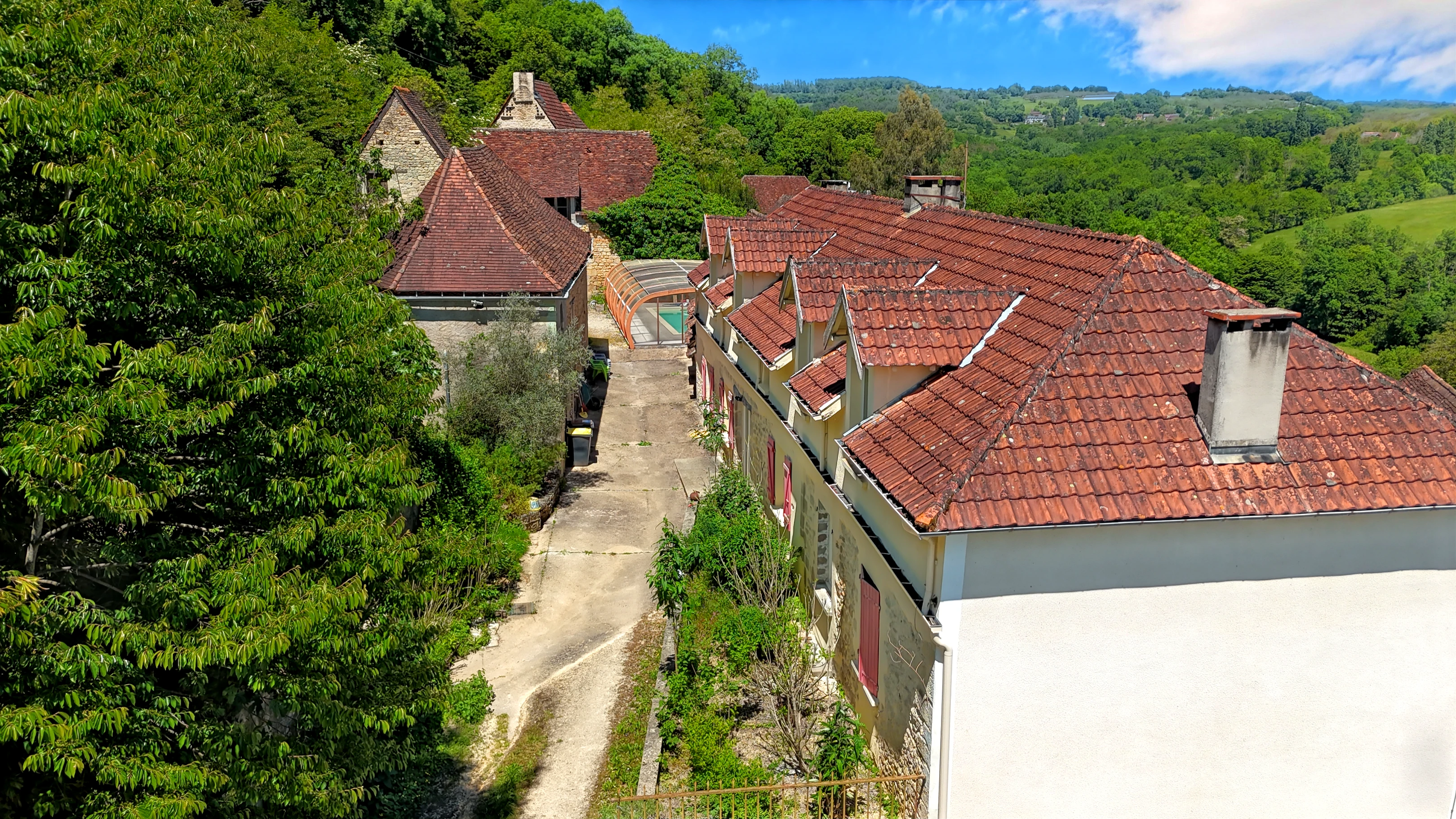 Character house with 7 bedrooms and barn in the heart of the Périgord Noir à Saint-Rabier