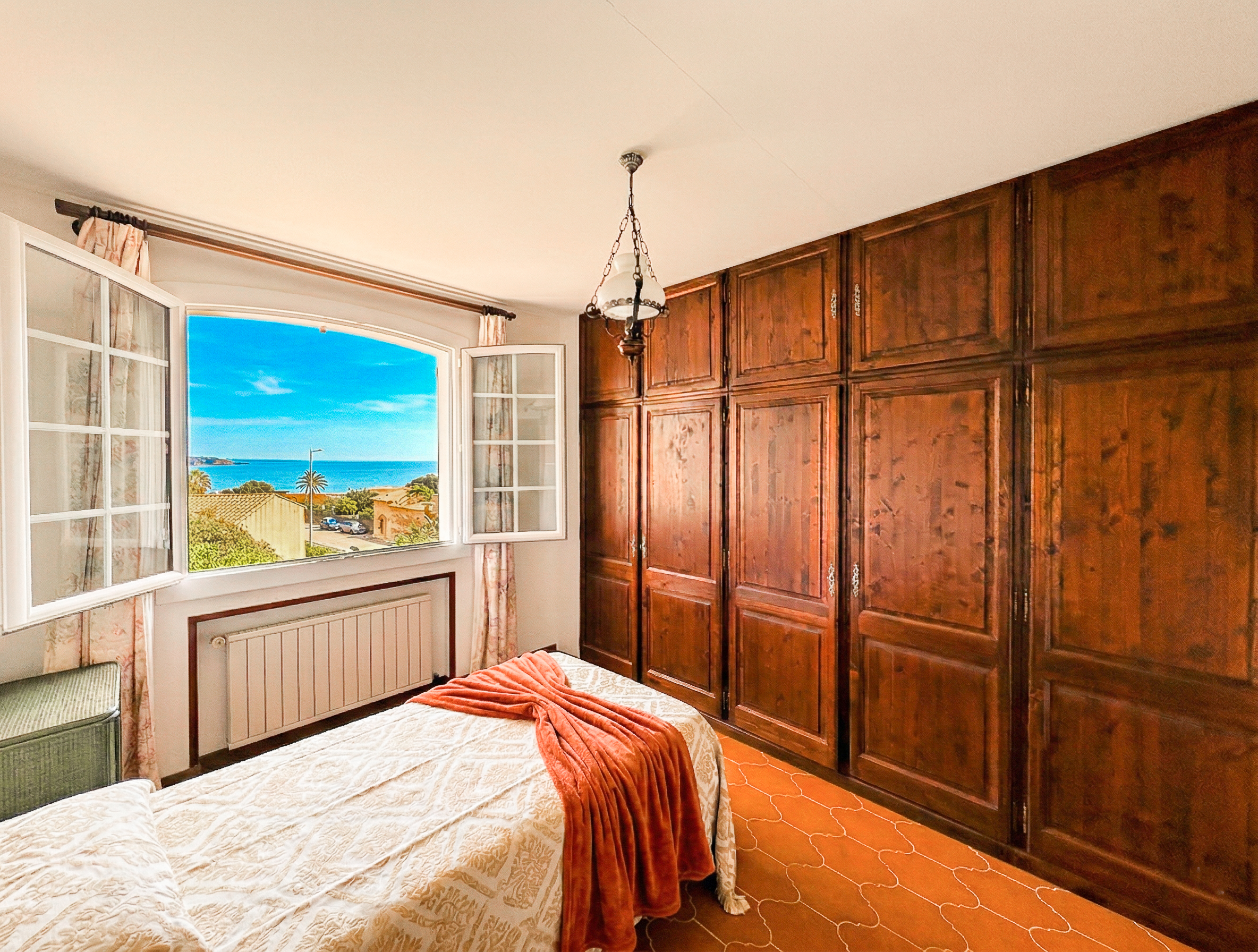 French property for sale in Saint-Raphaël, Var - €1,370,000 - photo 