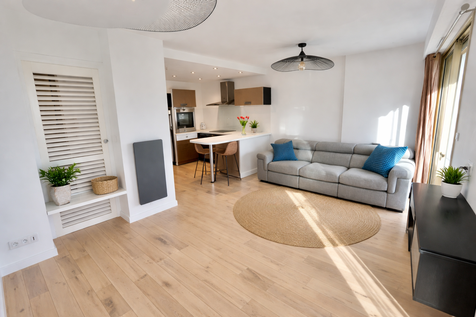 French property for sale in Antibes, Alpes-Maritimes - €420,000 - photo 