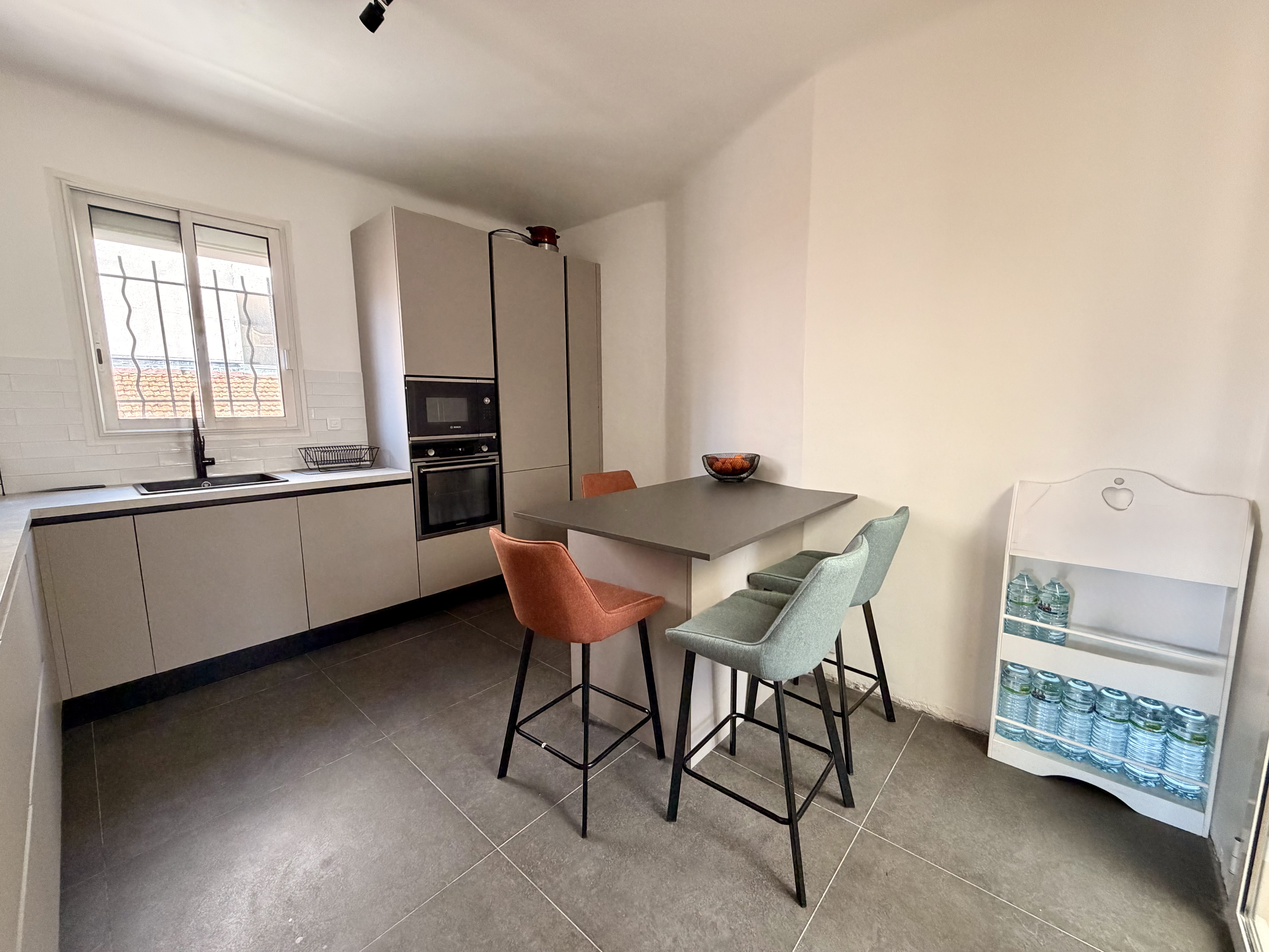 French property for sale in Antibes, Alpes-Maritimes - €820,000 - photo 