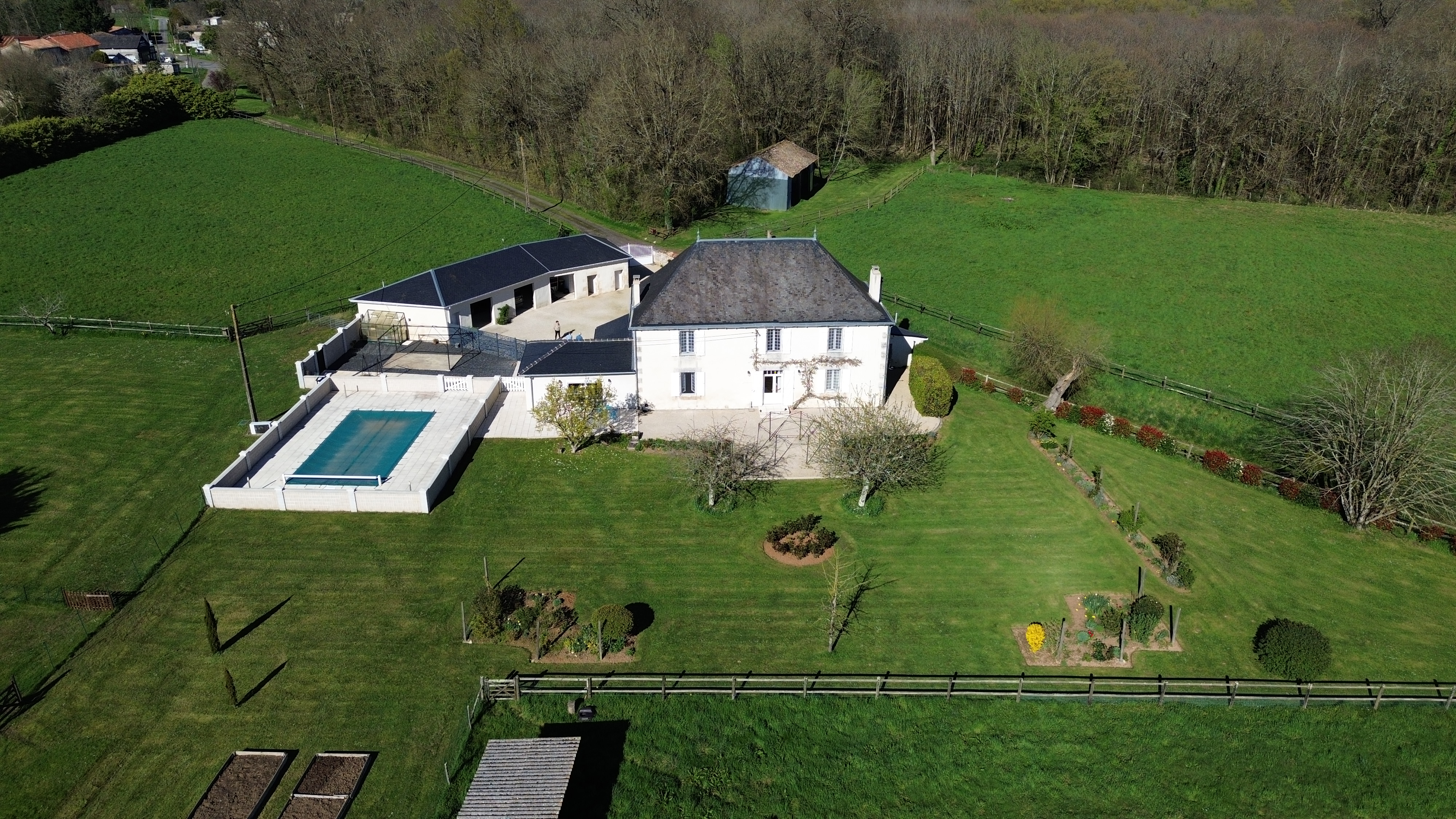 Propriété en France à vendre à Romagne, Vienne - €980 500 - photo 