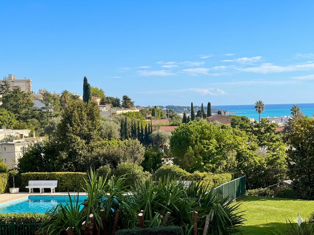 French property for sale in Antibes, Alpes-Maritimes - €420,000 - photo 