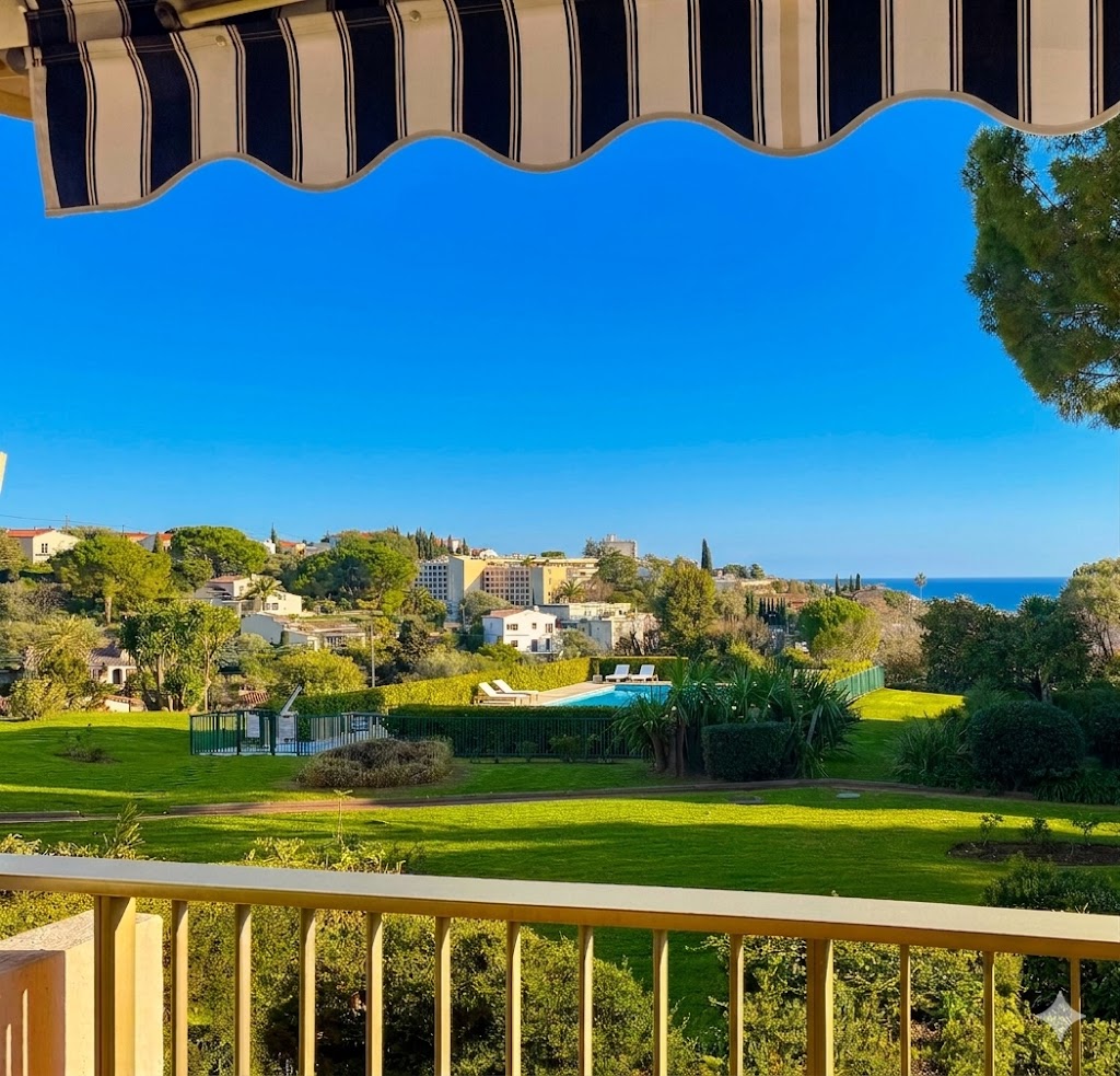 French property for sale in Antibes, Alpes-Maritimes - €420,000 - photo 