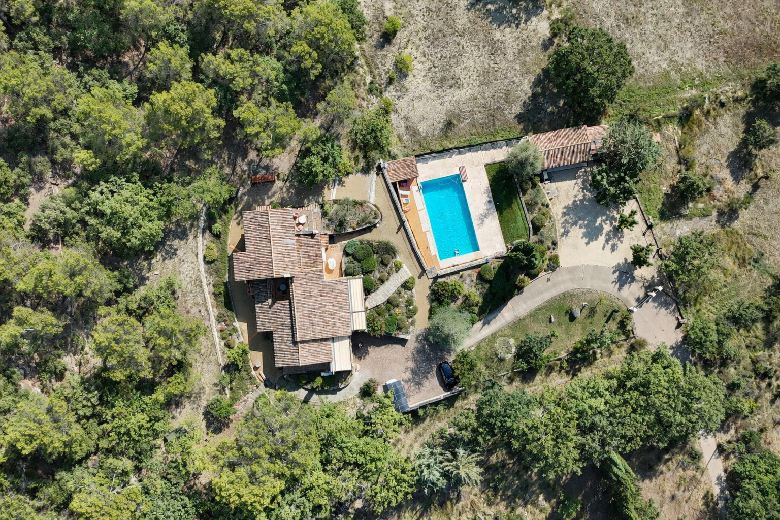 French property for sale in Vauvenargues, Bouches-du-Rhône - €1,300,000 - photo 