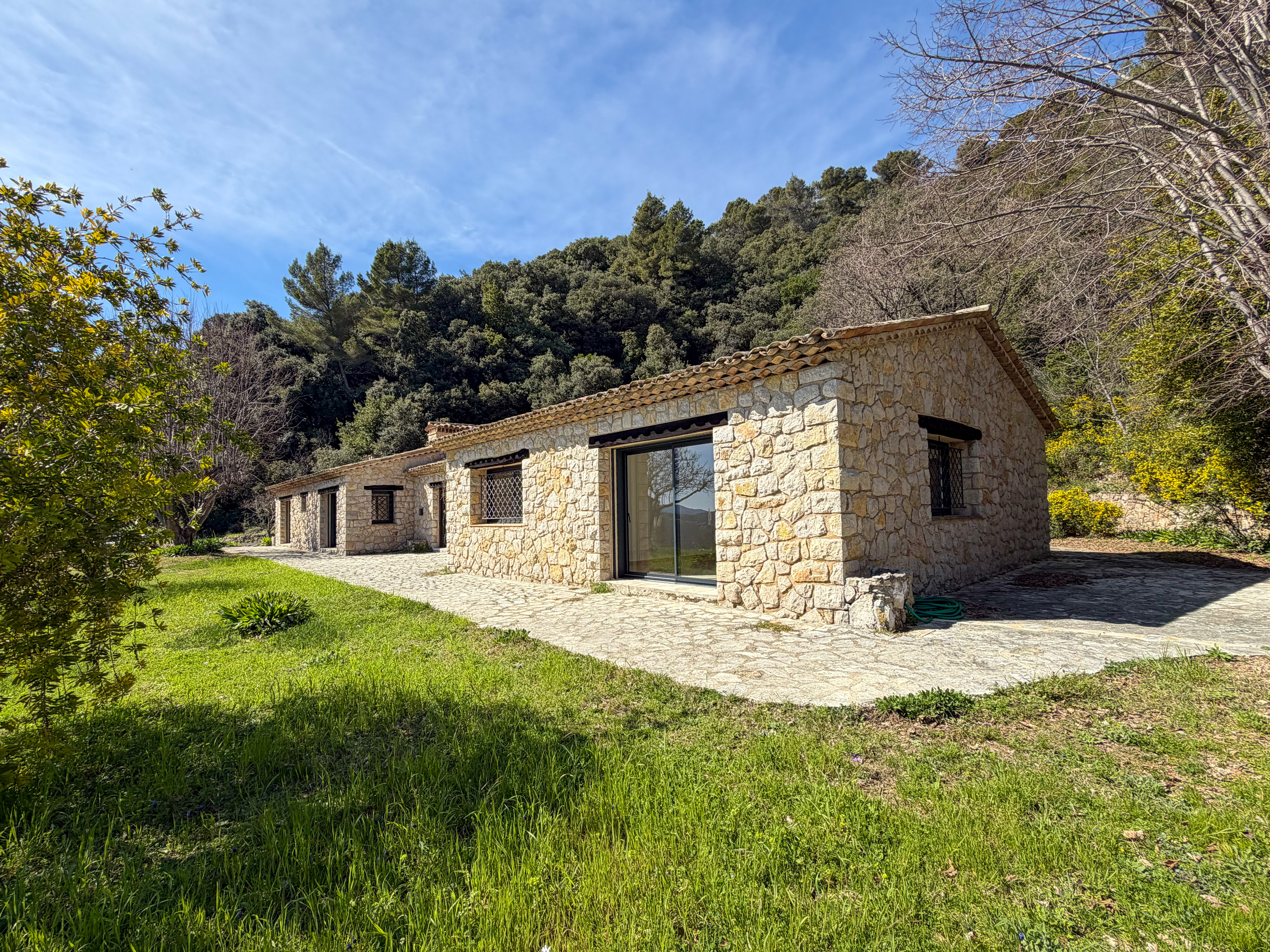 French property for sale in Le Tignet, Alpes-Maritimes - €1,990,000 - photo 