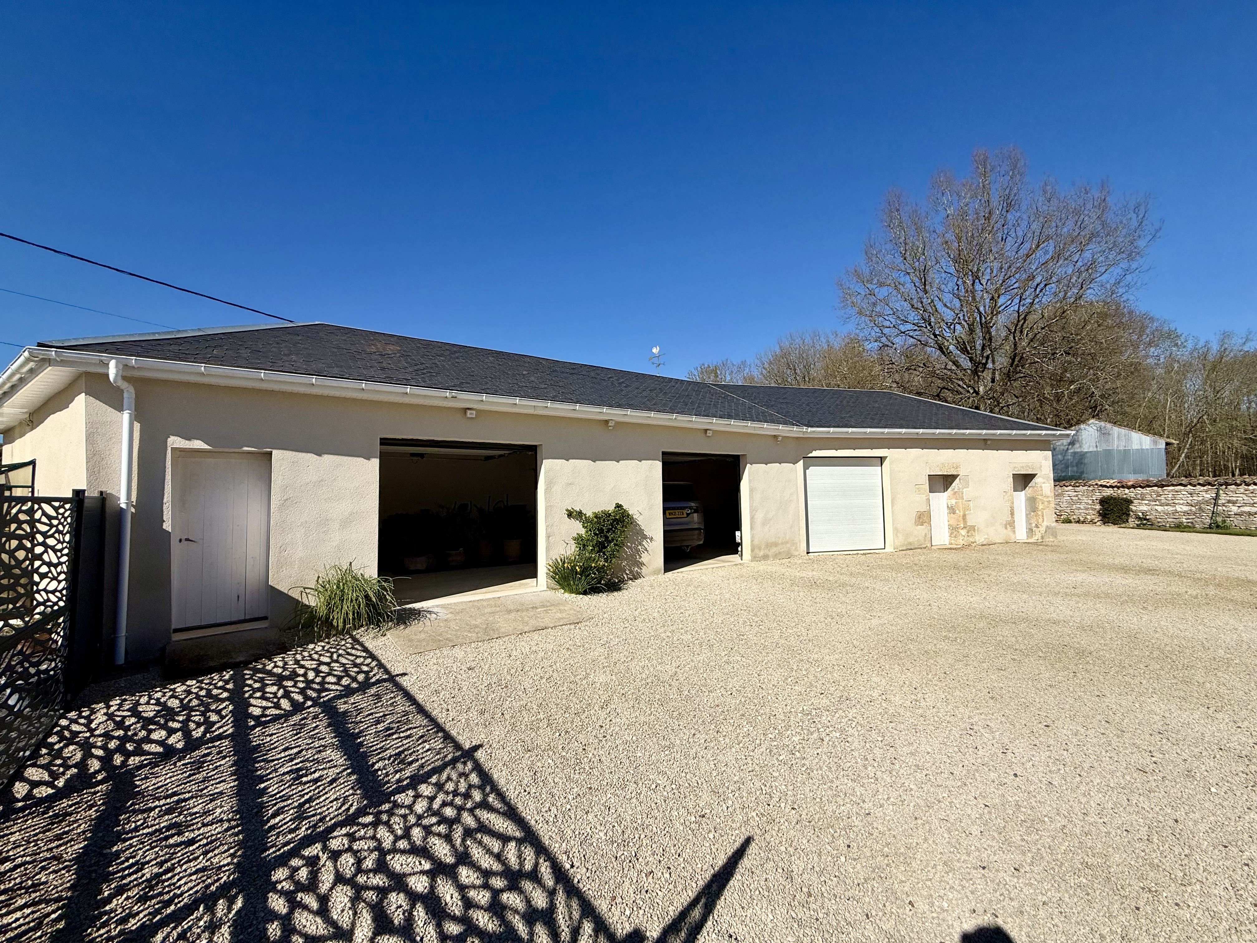 Propriété en France à vendre à Romagne, Vienne - €980 500 - photo 