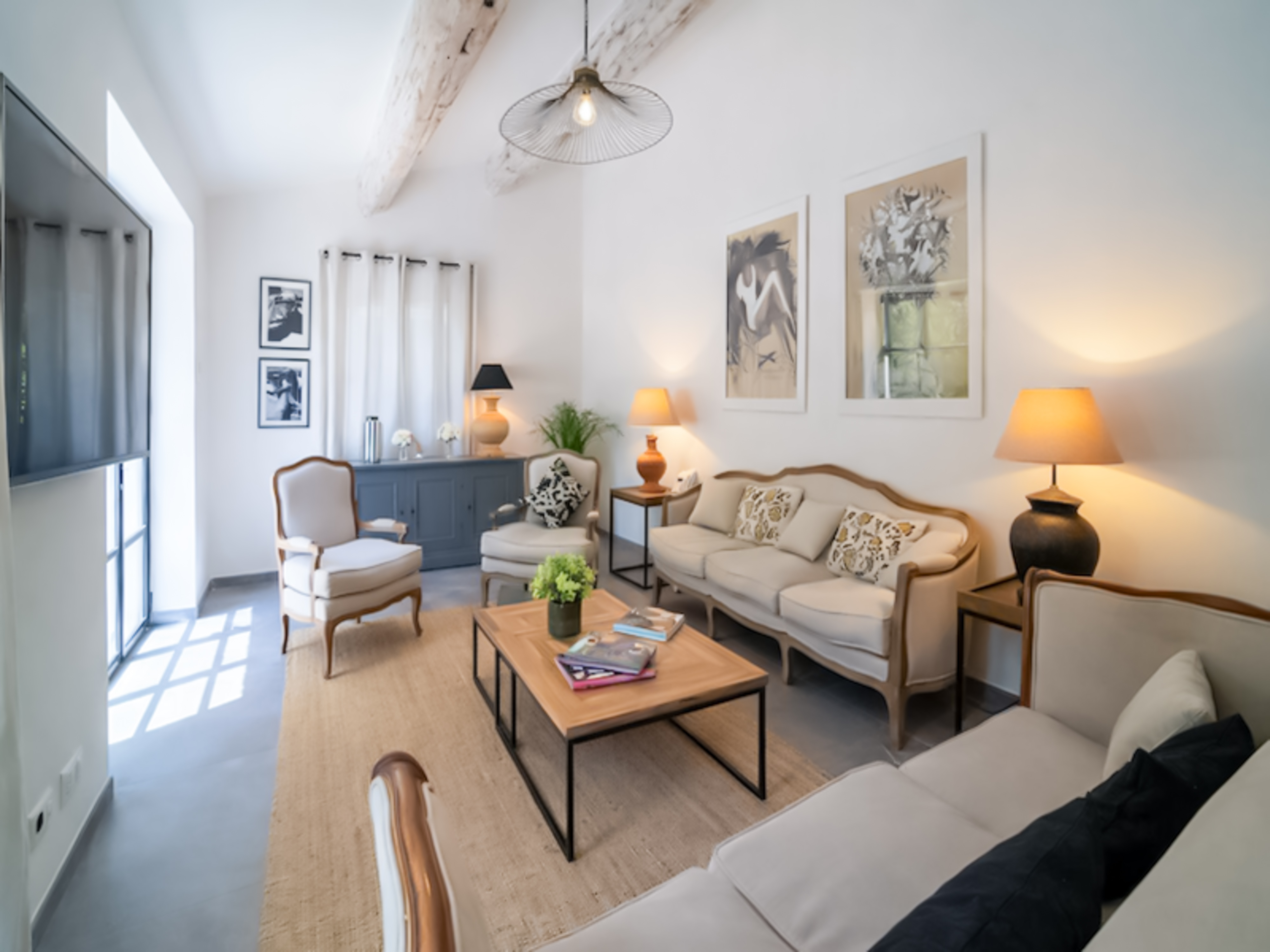 French property for sale in Eygalières, Bouches-du-Rhône - €2,075,000 - photo 