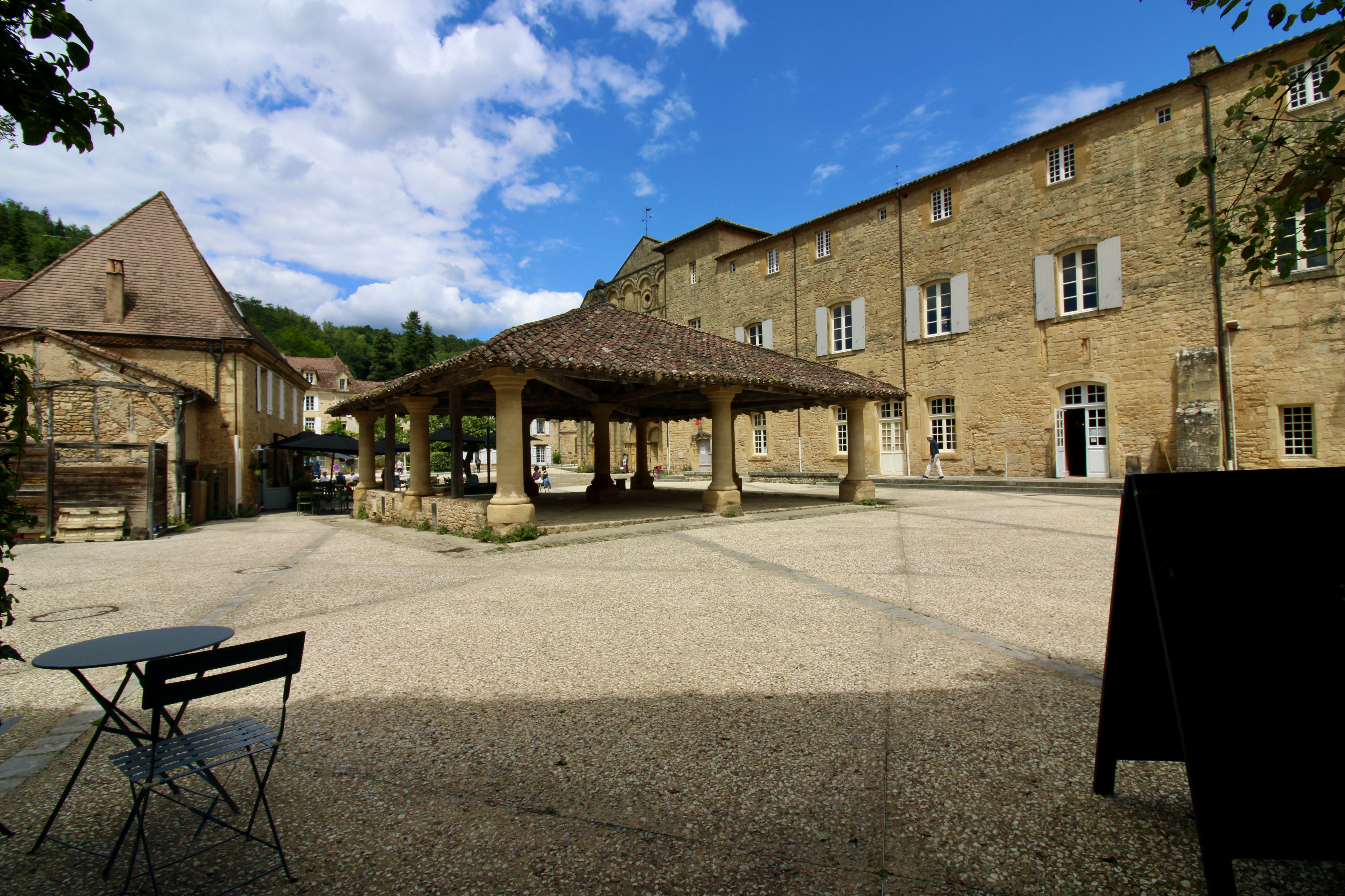 Stone house full of charm and authenticity in the heart of a beautiful touristic village in the Périgord à Le Buisson-de-Cadouin