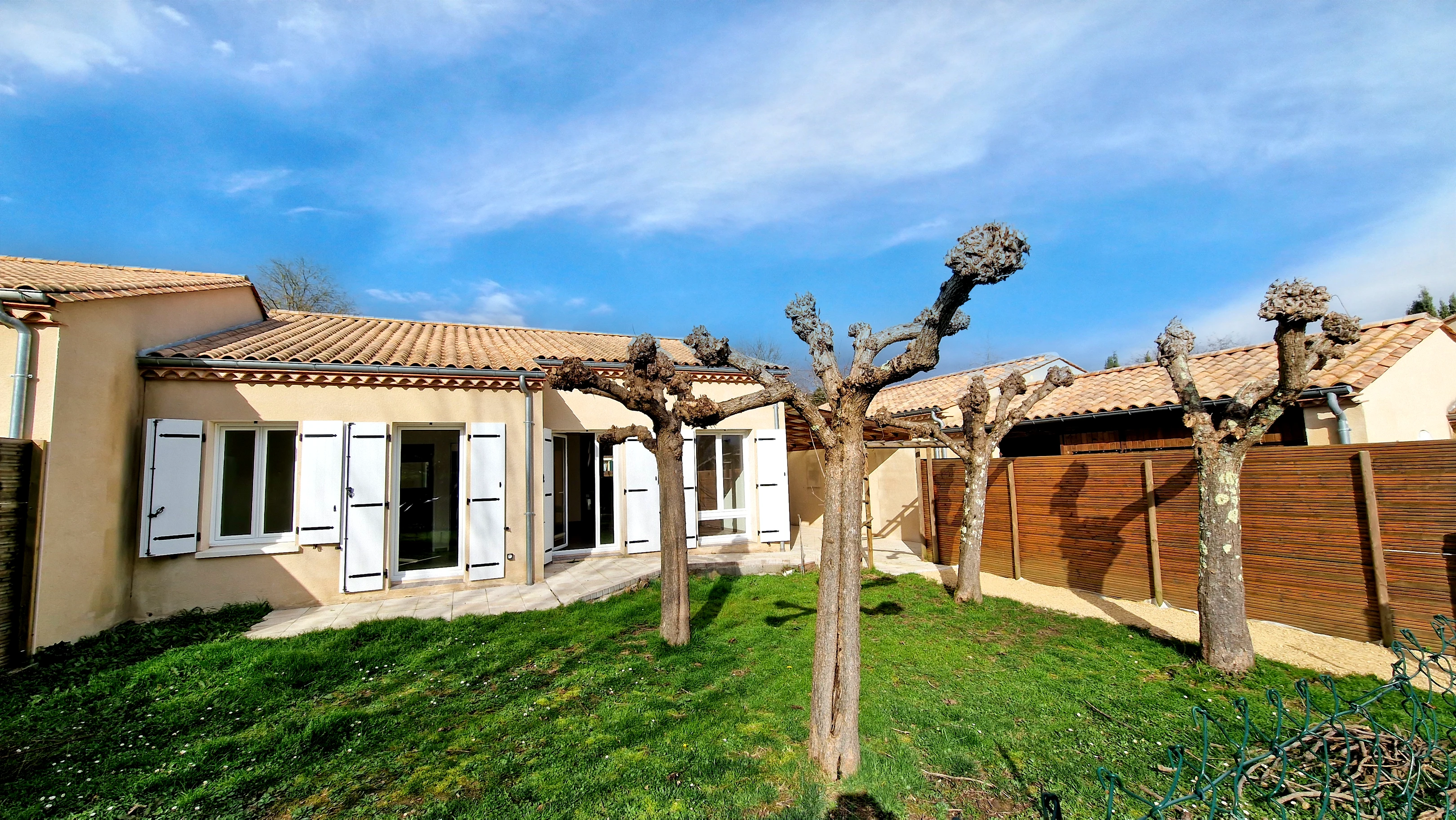New 2-bedroom home with private parking and garden – Senior residence in Montcaret à Montcaret