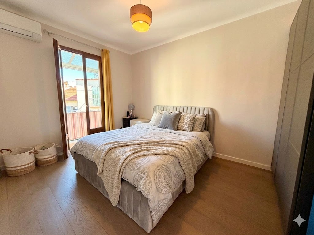 French property for sale in Antibes, Alpes-Maritimes - €820,000 - photo 