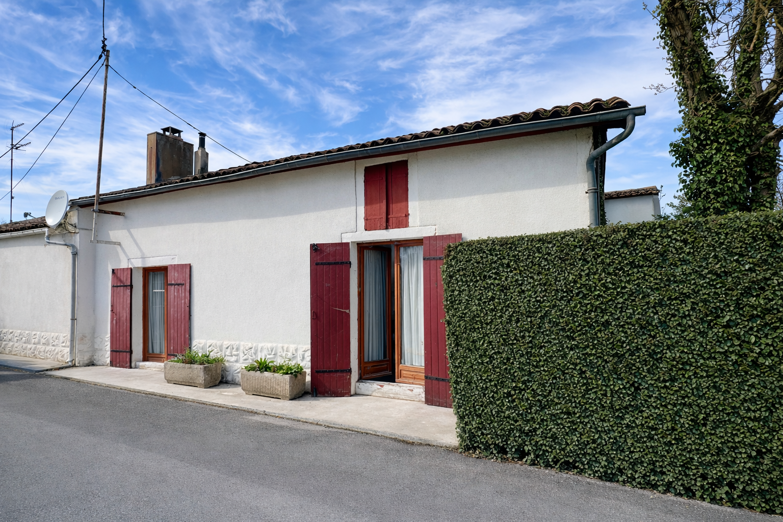 A 2 bed property with heaps of potential once renovated, between Issigeac, Bergerac and Castillones à Issigeac