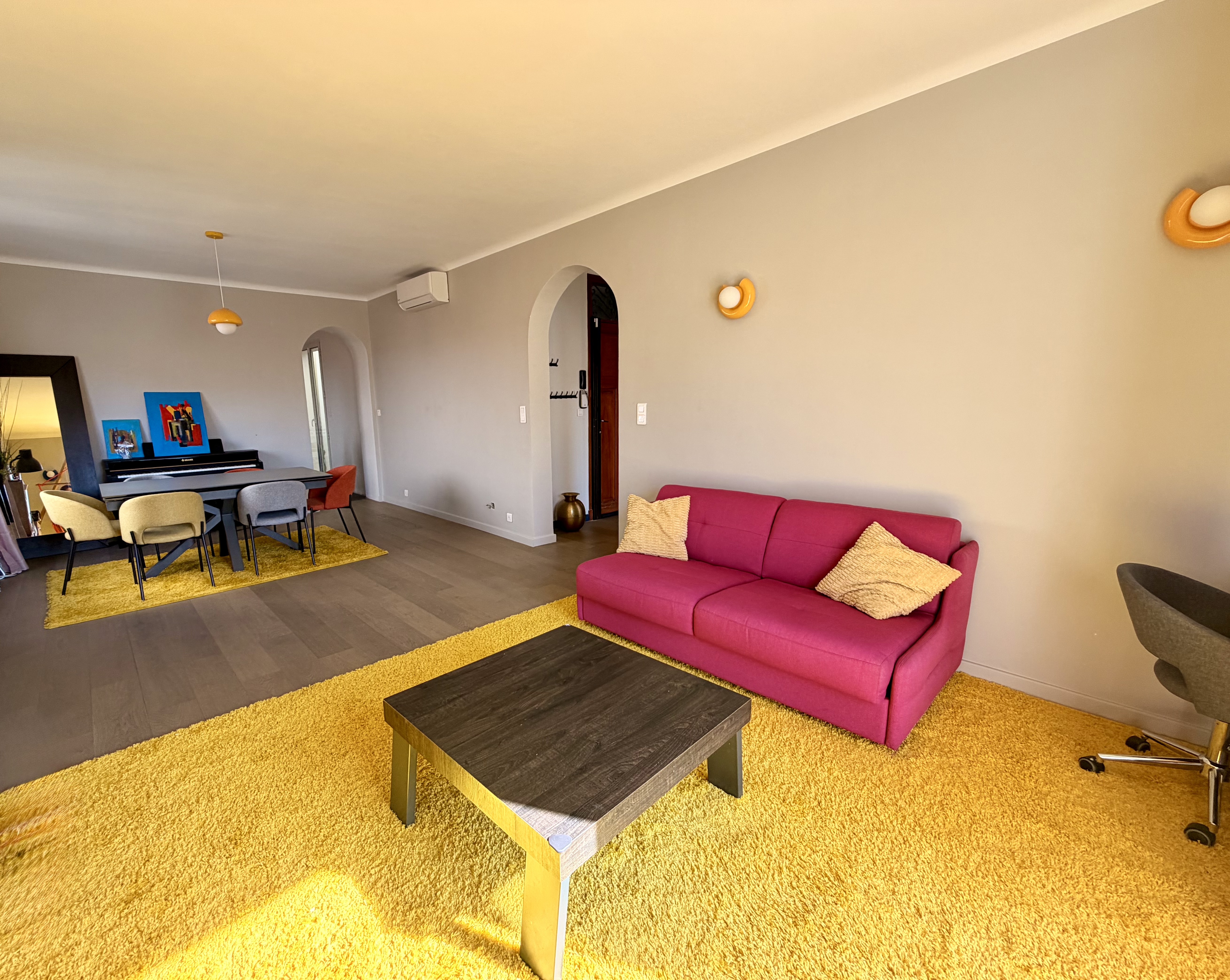 French property for sale in Antibes, Alpes-Maritimes - €820,000 - photo 