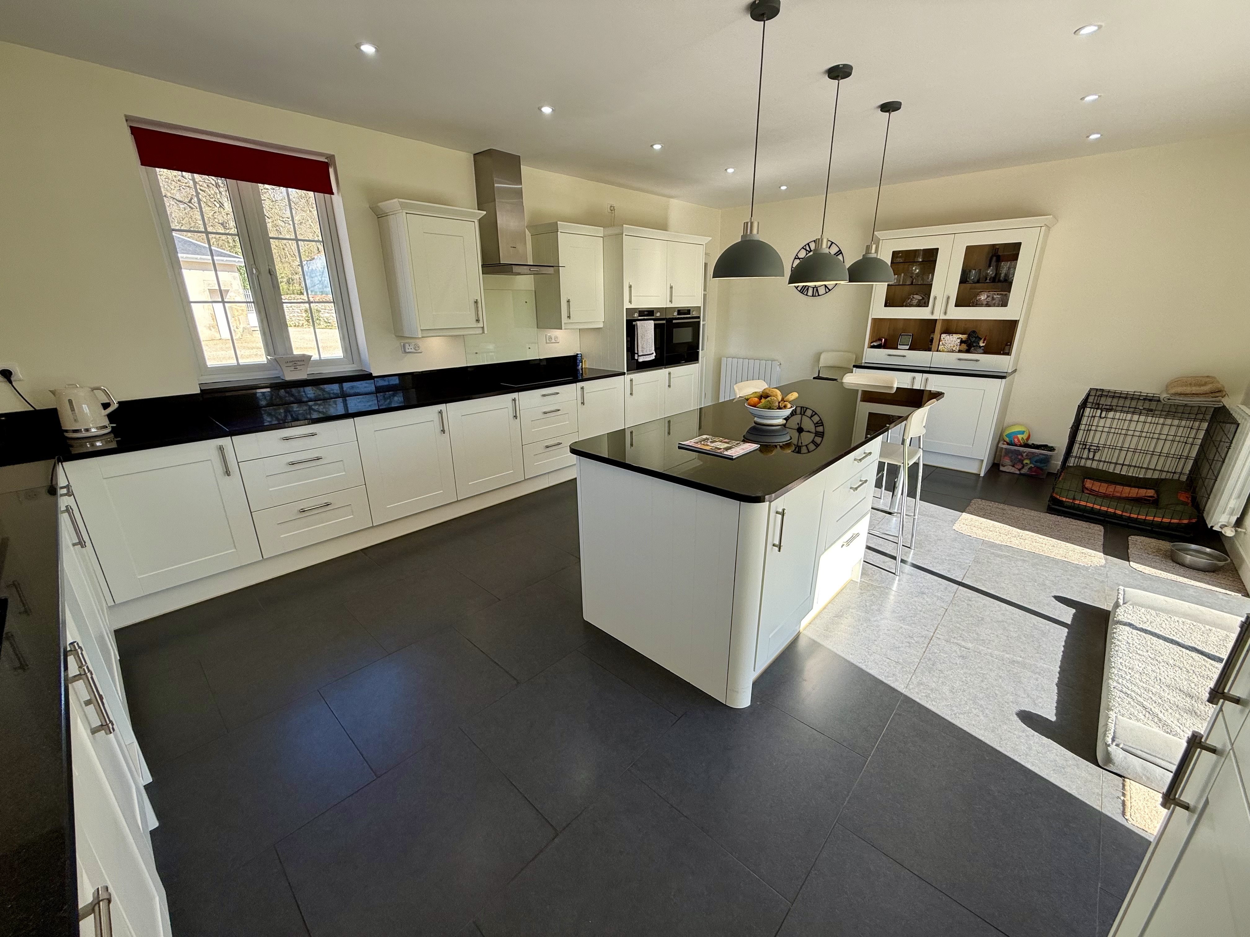 Propriété en France à vendre à Romagne, Vienne - €980 500 - photo 