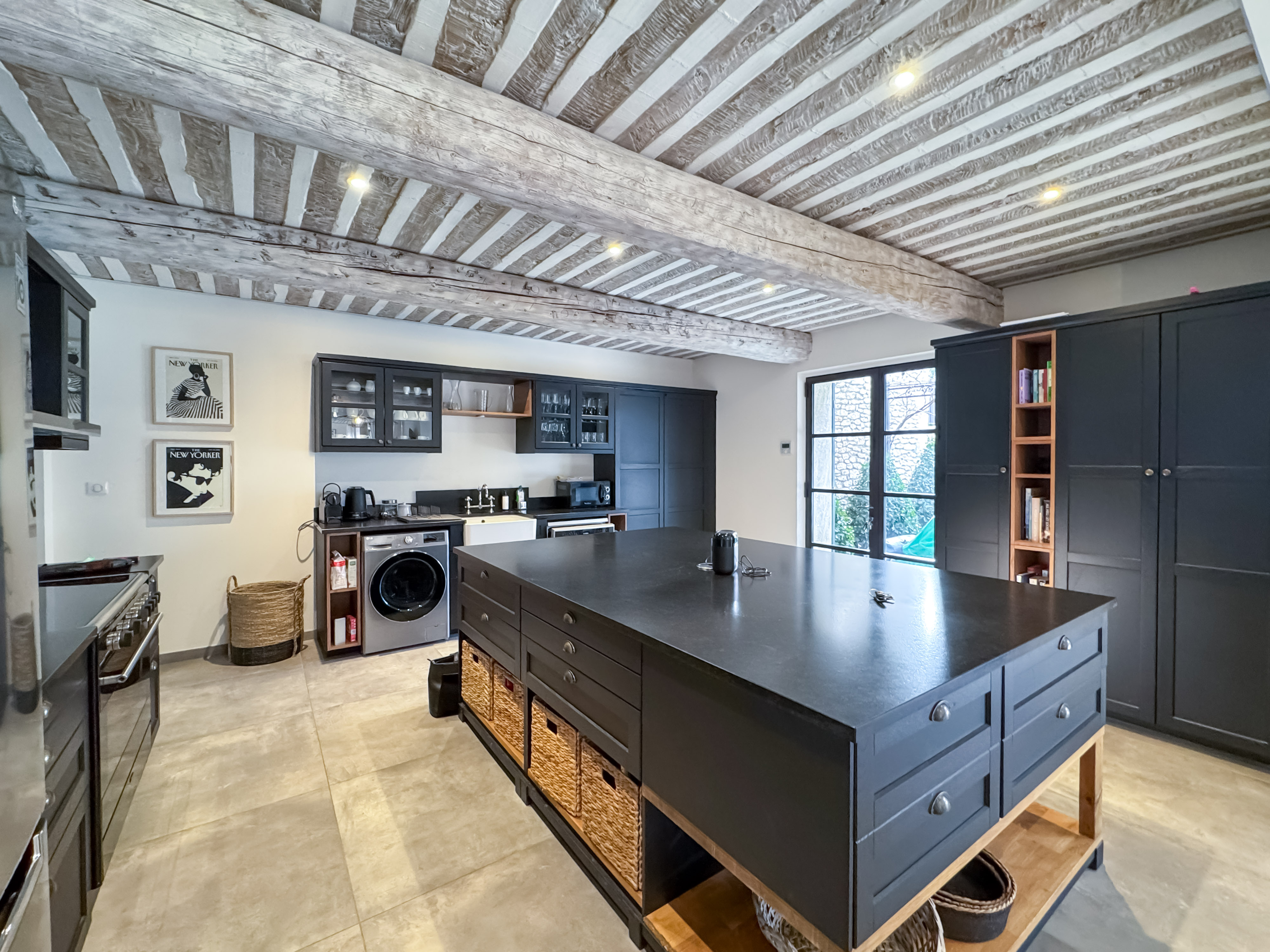 French property for sale in Eygalières, Bouches-du-Rhône - €2,075,000 - photo 