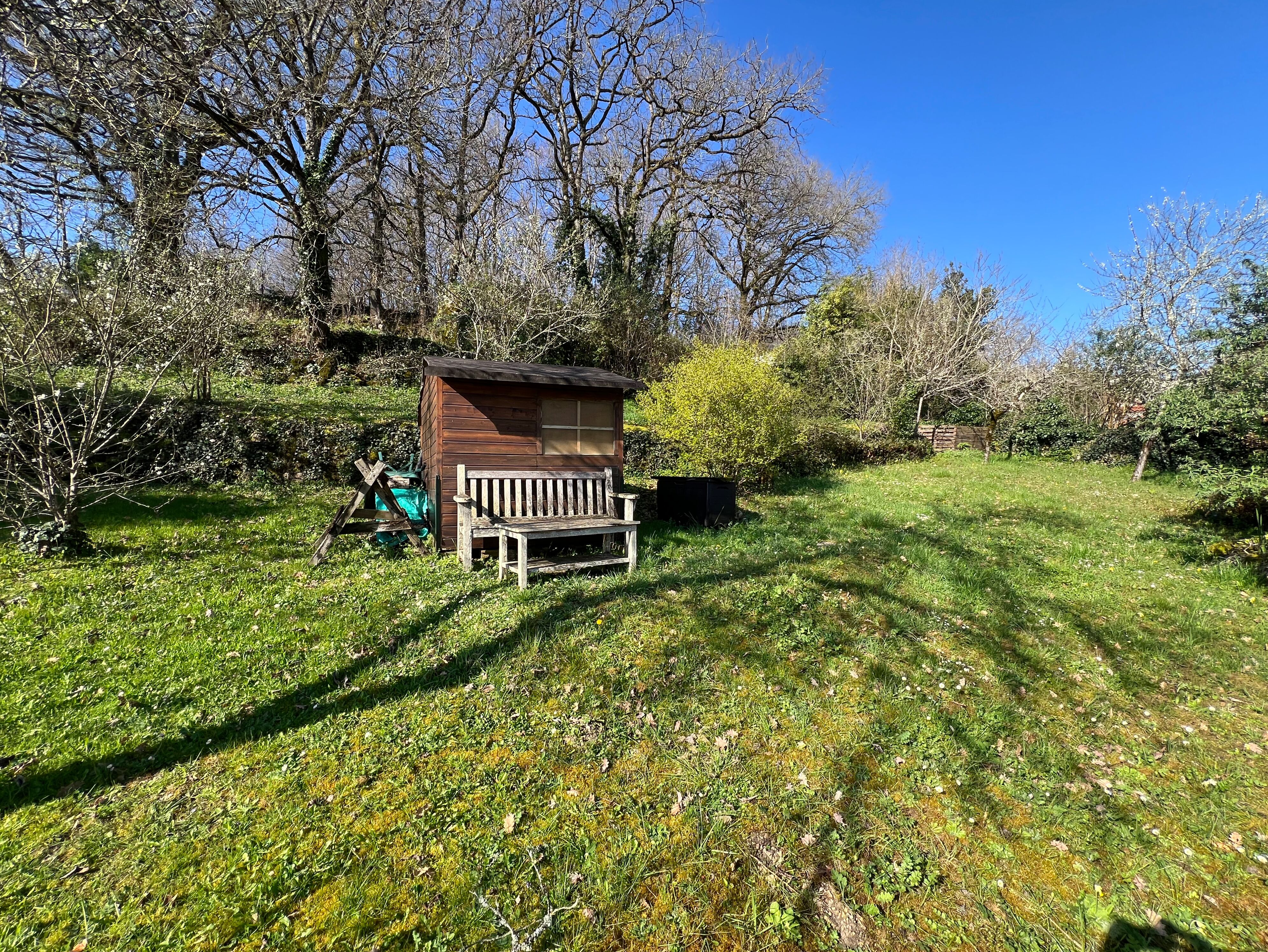 Small house with garden in the centre of Brantôme in Périgord, ideal as a pied-à-terre or rental property à Brantôme en Périgord