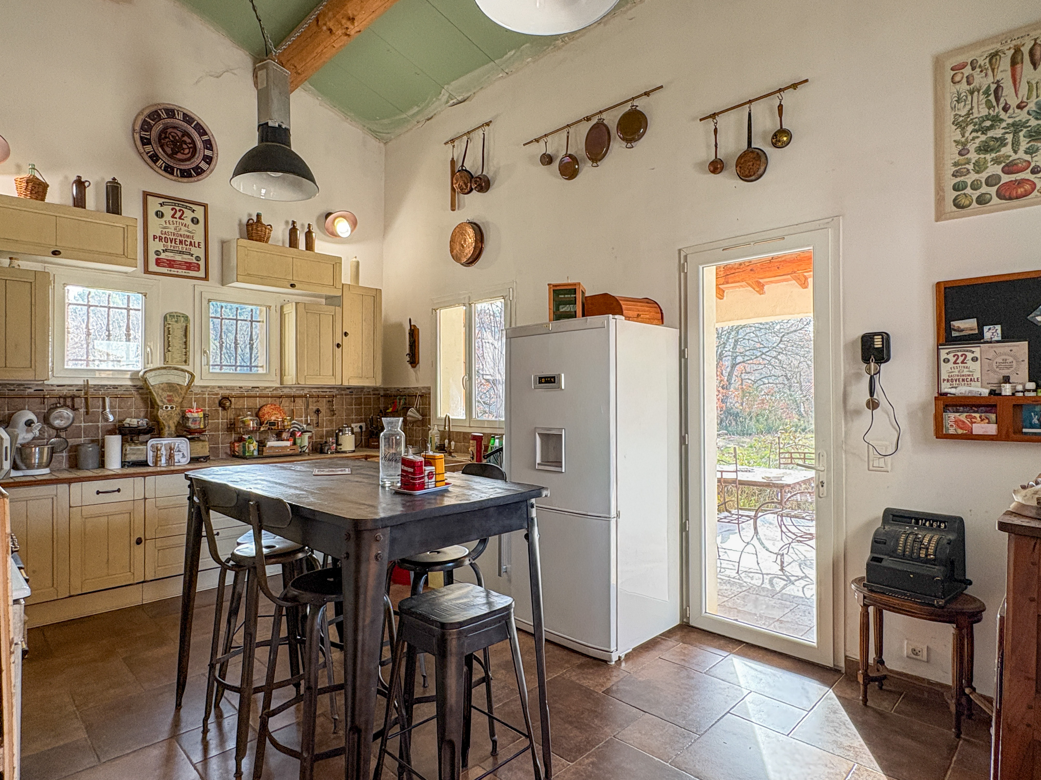 French property for sale in Trets, Bouches-du-Rhône - €1,260,000 - photo 