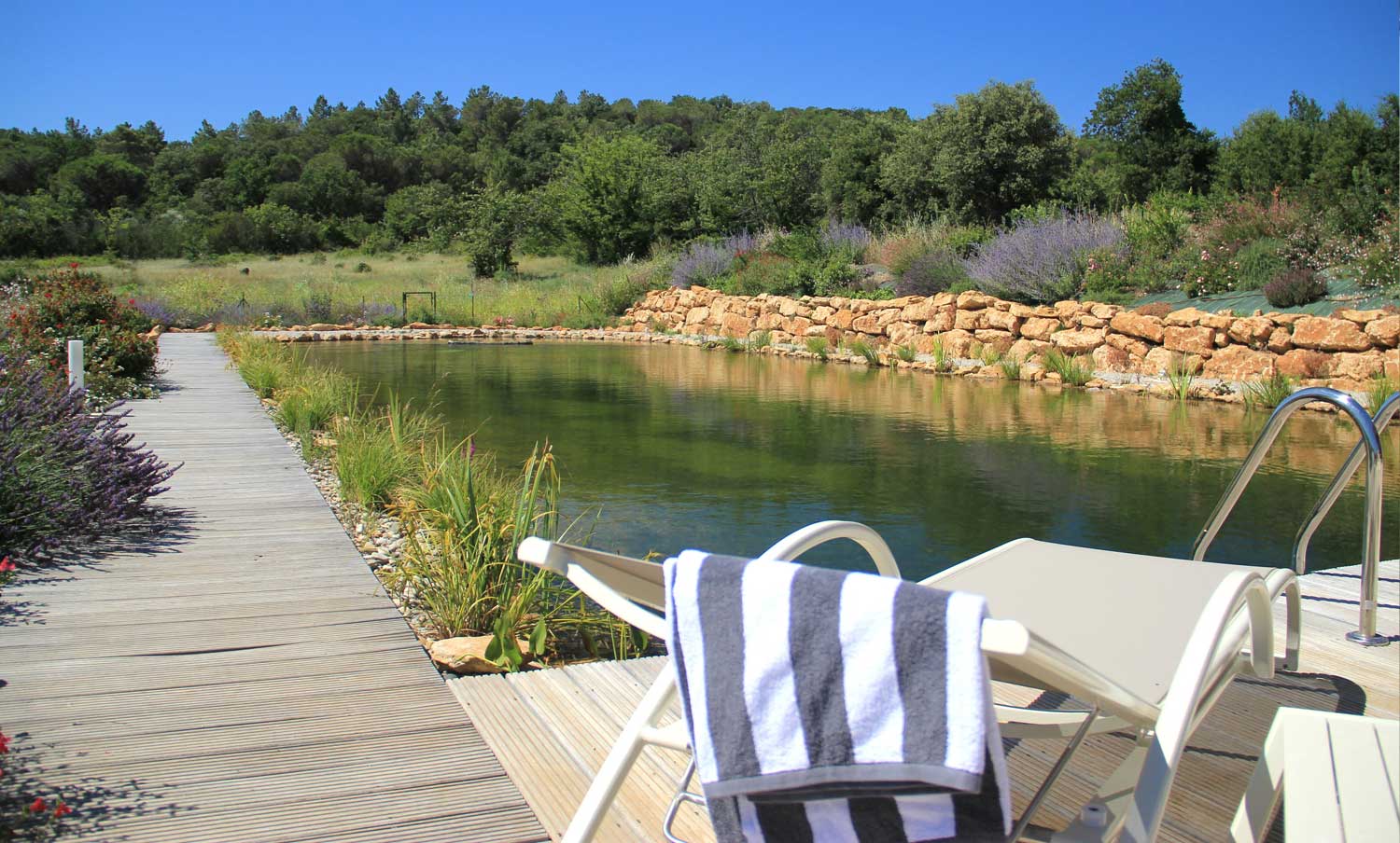 Propriété en France à vendre à Tresques, Gard - €2 100 000 - photo 