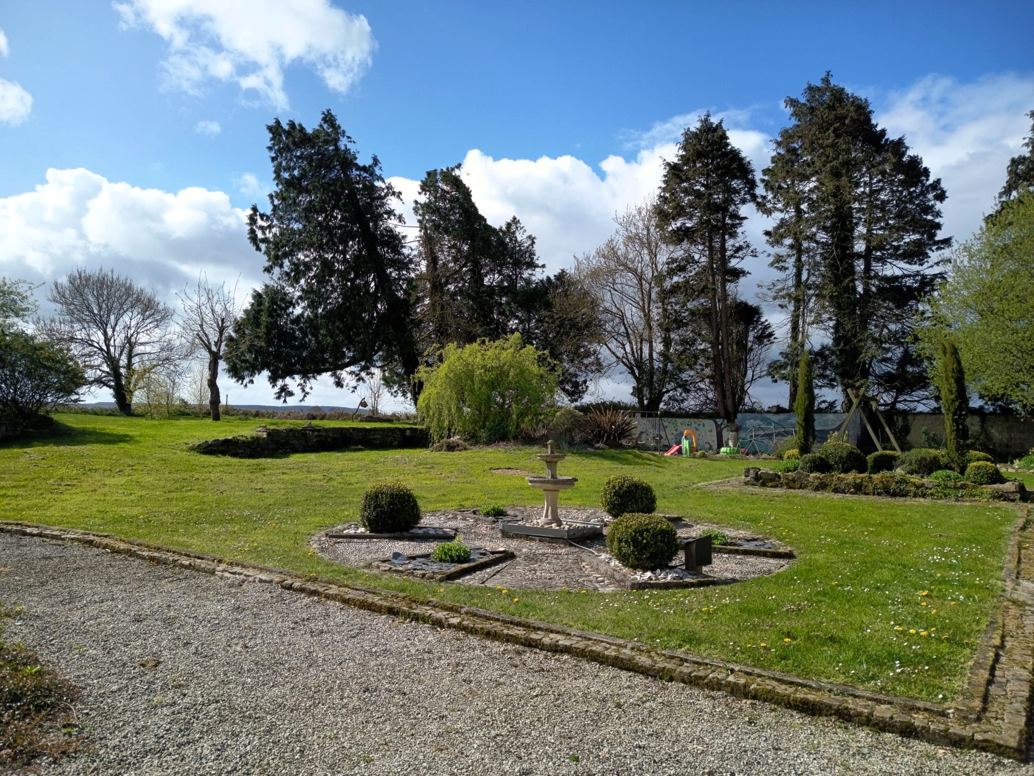 Propriété en France à vendre à Cast, Finistère - €965 000 - photo 