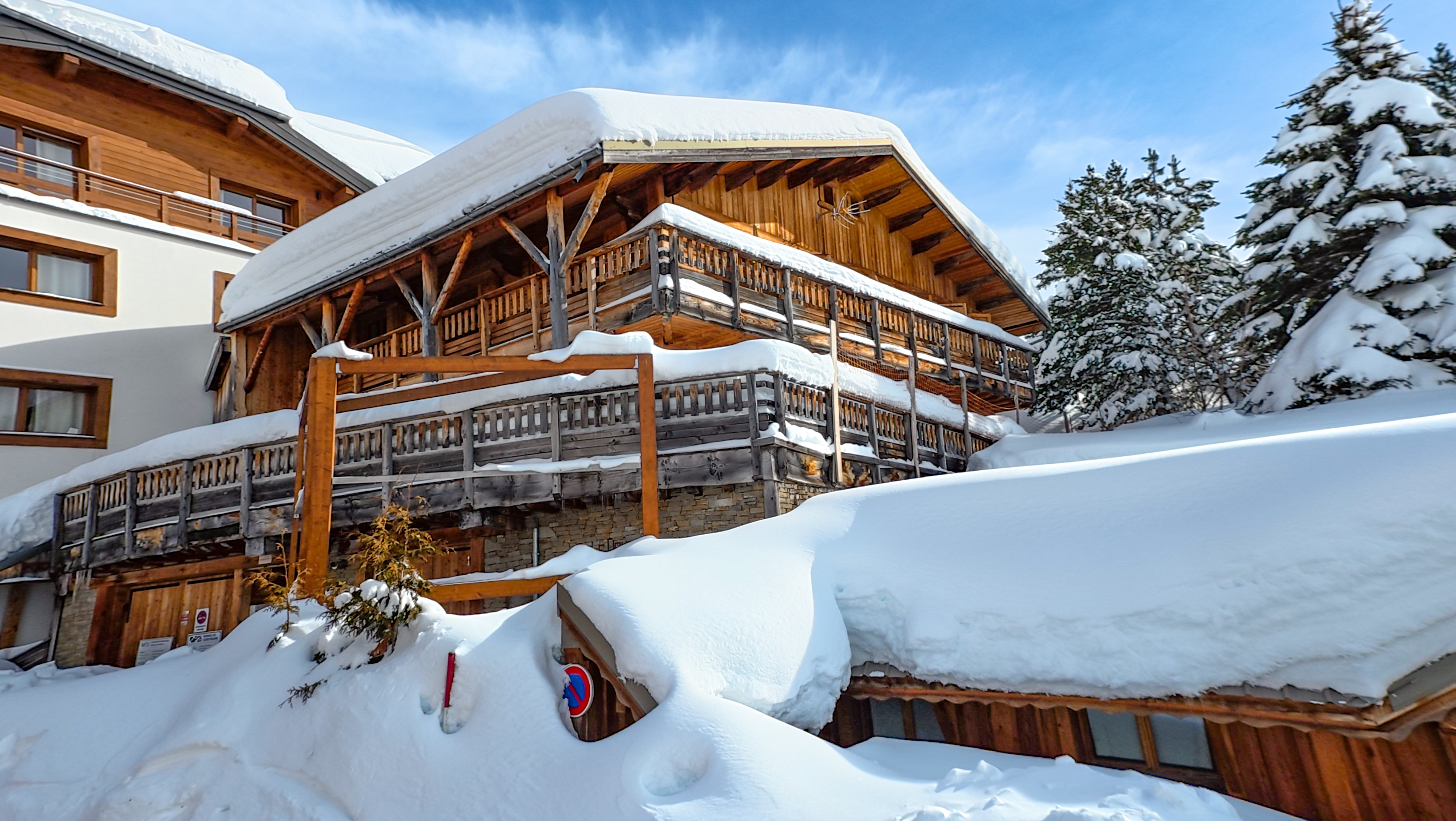 Propriété en France à vendre à Huez, Isère - €3 434 000 - photo 