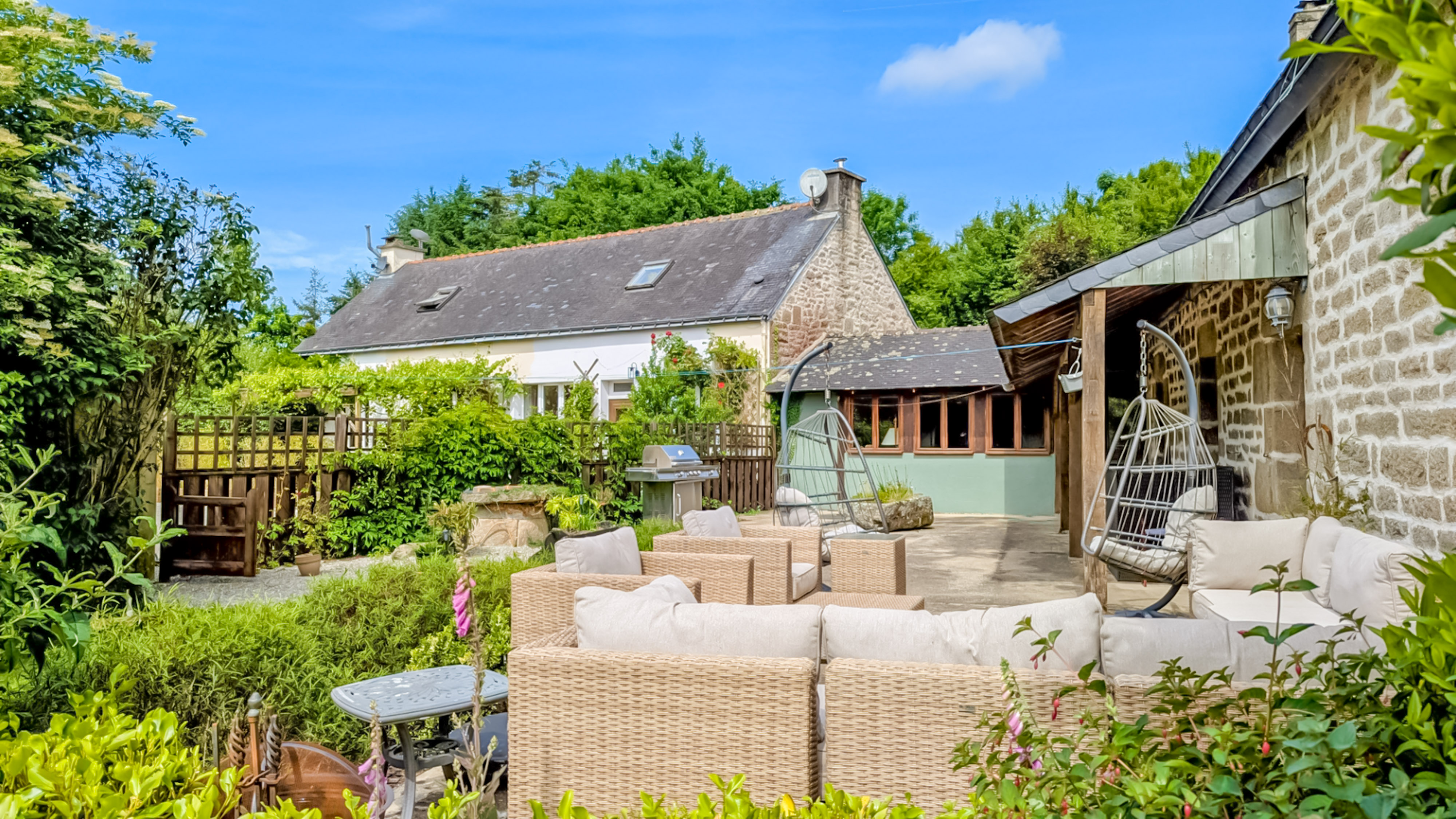French property for sale in Lignol, Morbihan - €846,940 - photo 