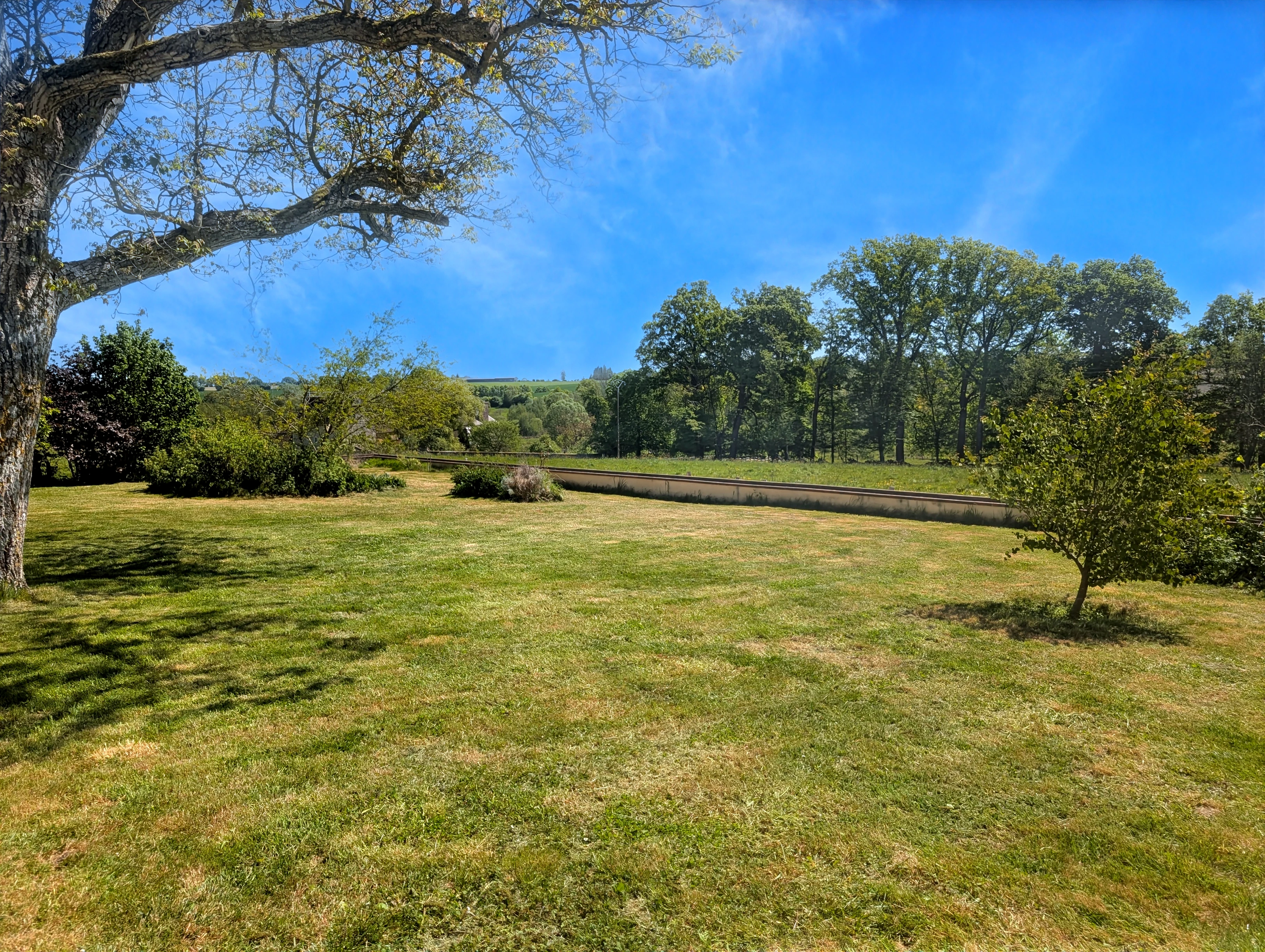 Propriété en France à vendre à Saint-Cyr-la-Rosière, Orne - €1 100 000 - photo 