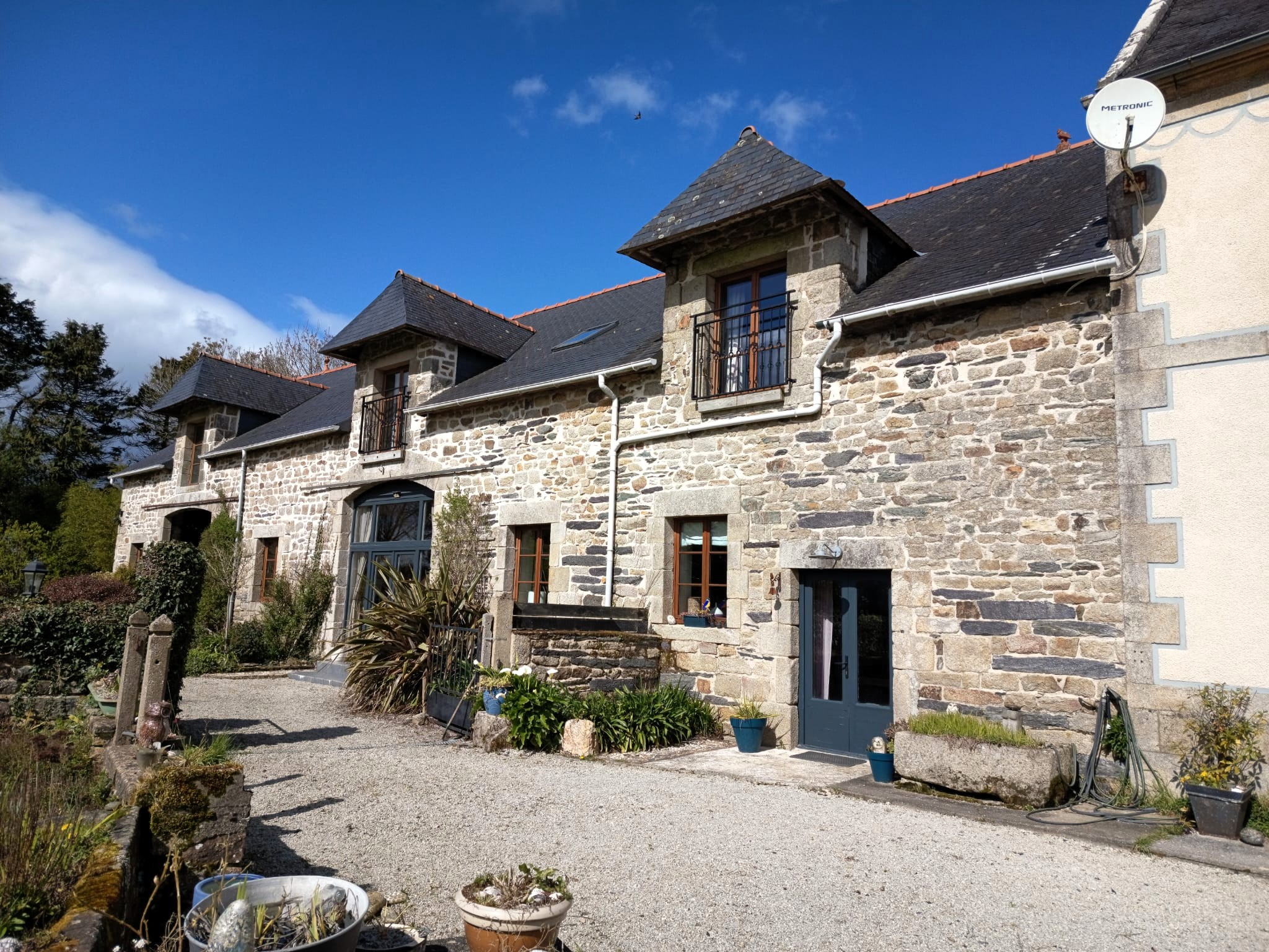 Propriété en France à vendre à Cast, Finistère - €965 000 - photo 