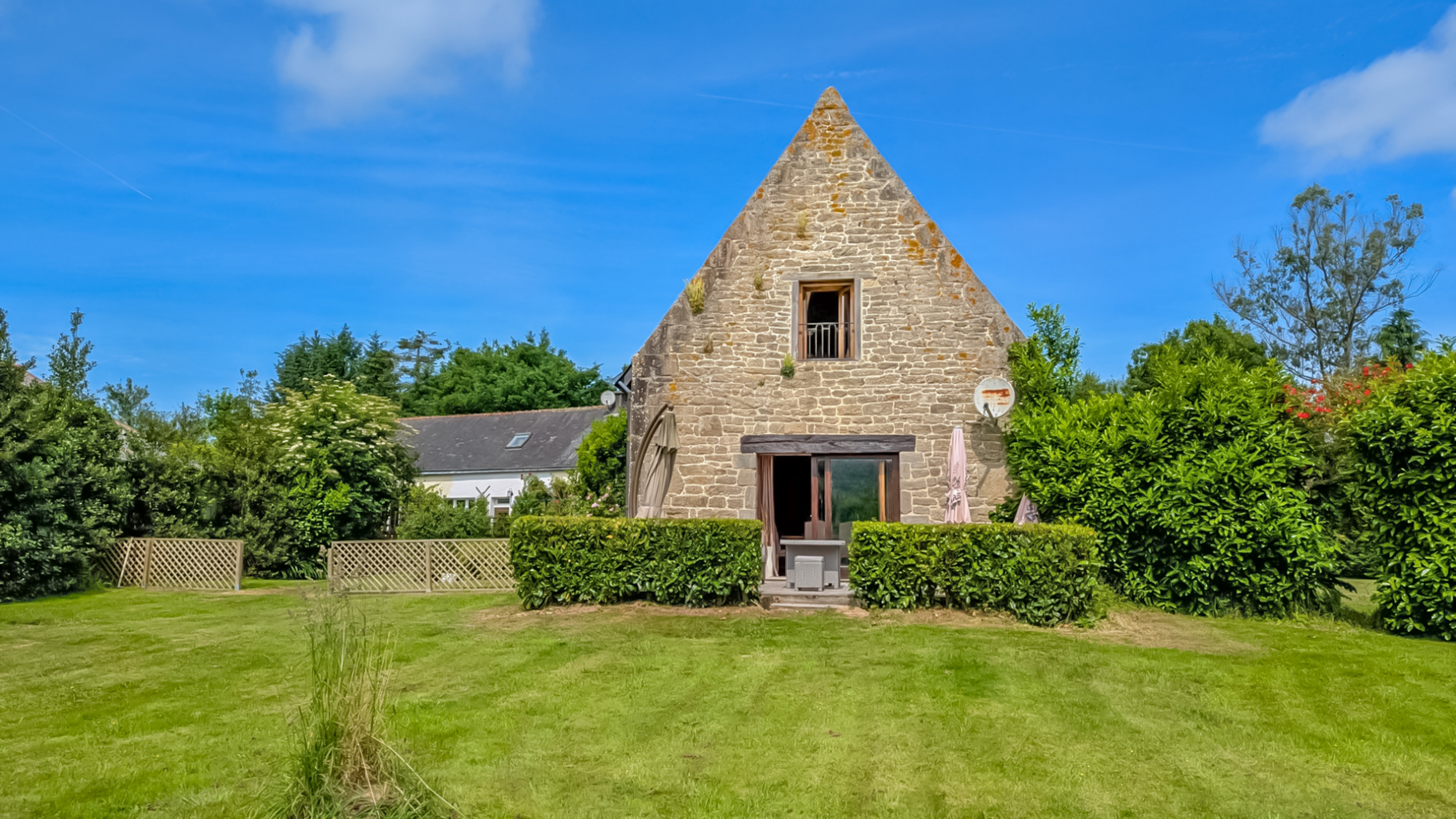 French property for sale in Lignol, Morbihan - €846,940 - photo 
