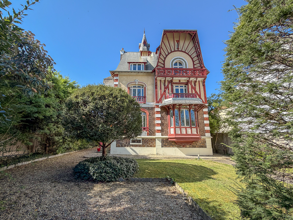 Propriété en France à vendre à Joinville-le-Pont, Val-de-Marne - €2 300 000 - photo 