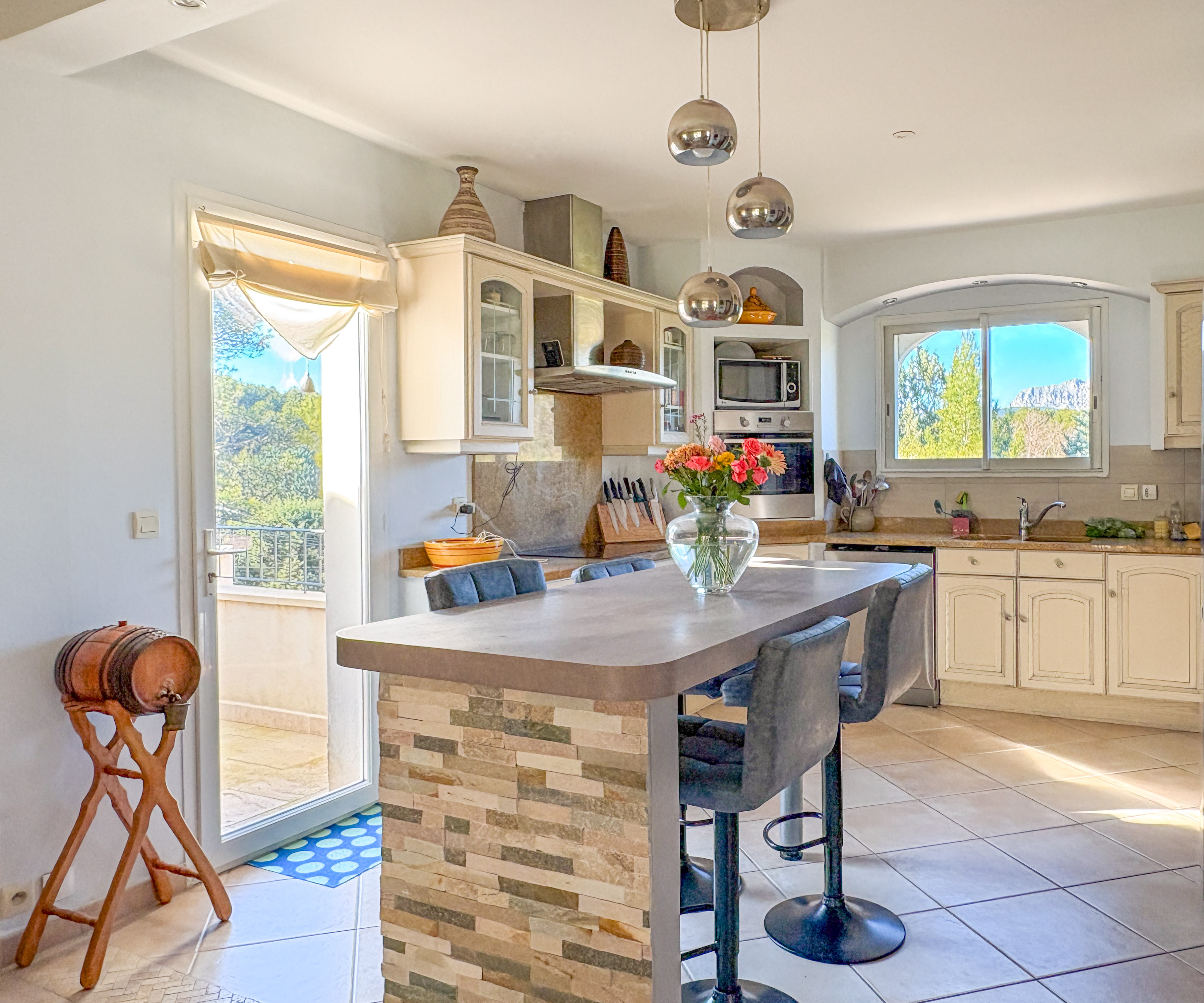 Propriété en France à vendre à Fuveau, Bouches-du-Rhône - €1 275 000 - photo 