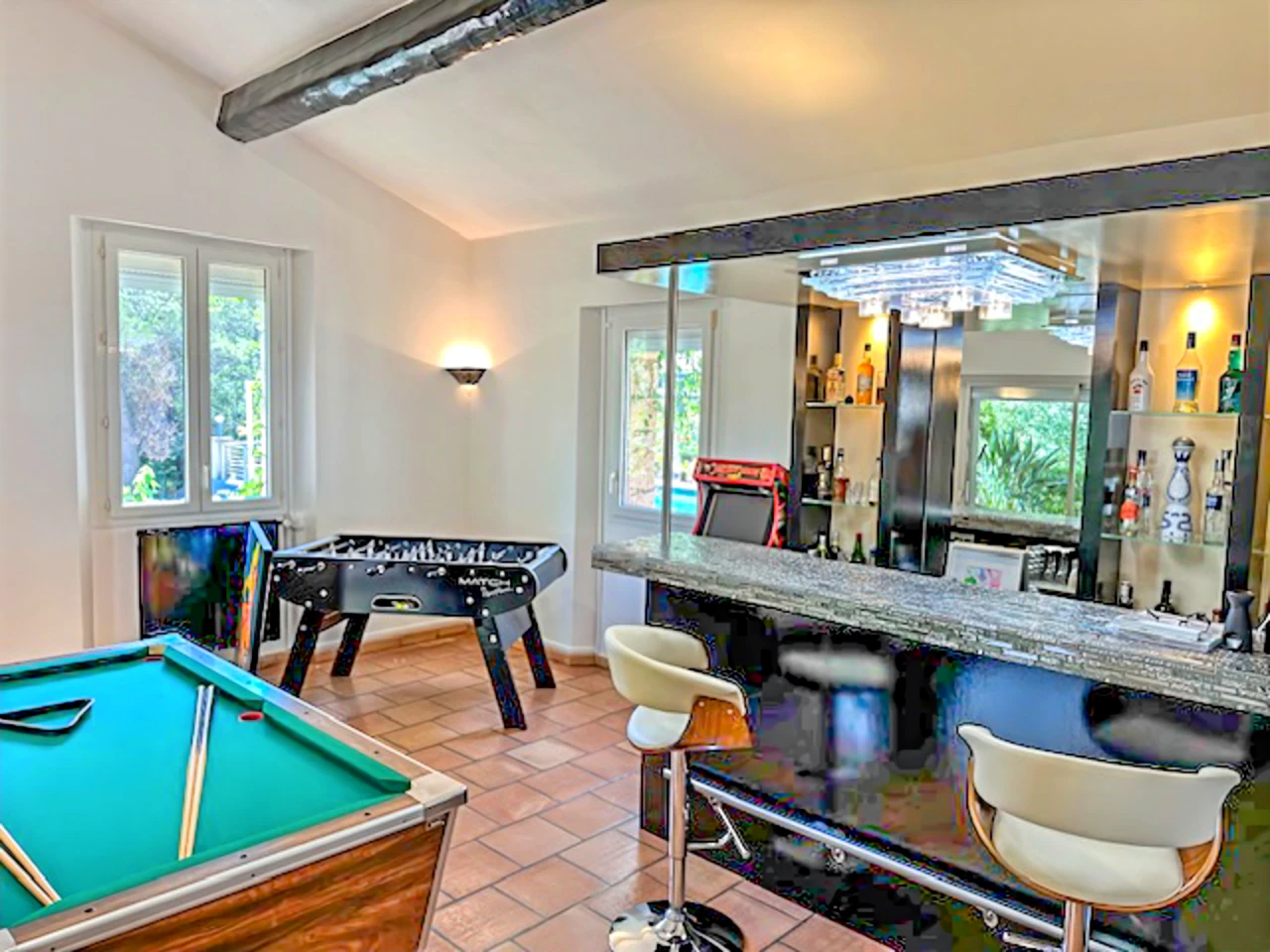 French property for sale in Auriol, Bouches-du-Rhône - €1,590,000 - photo 