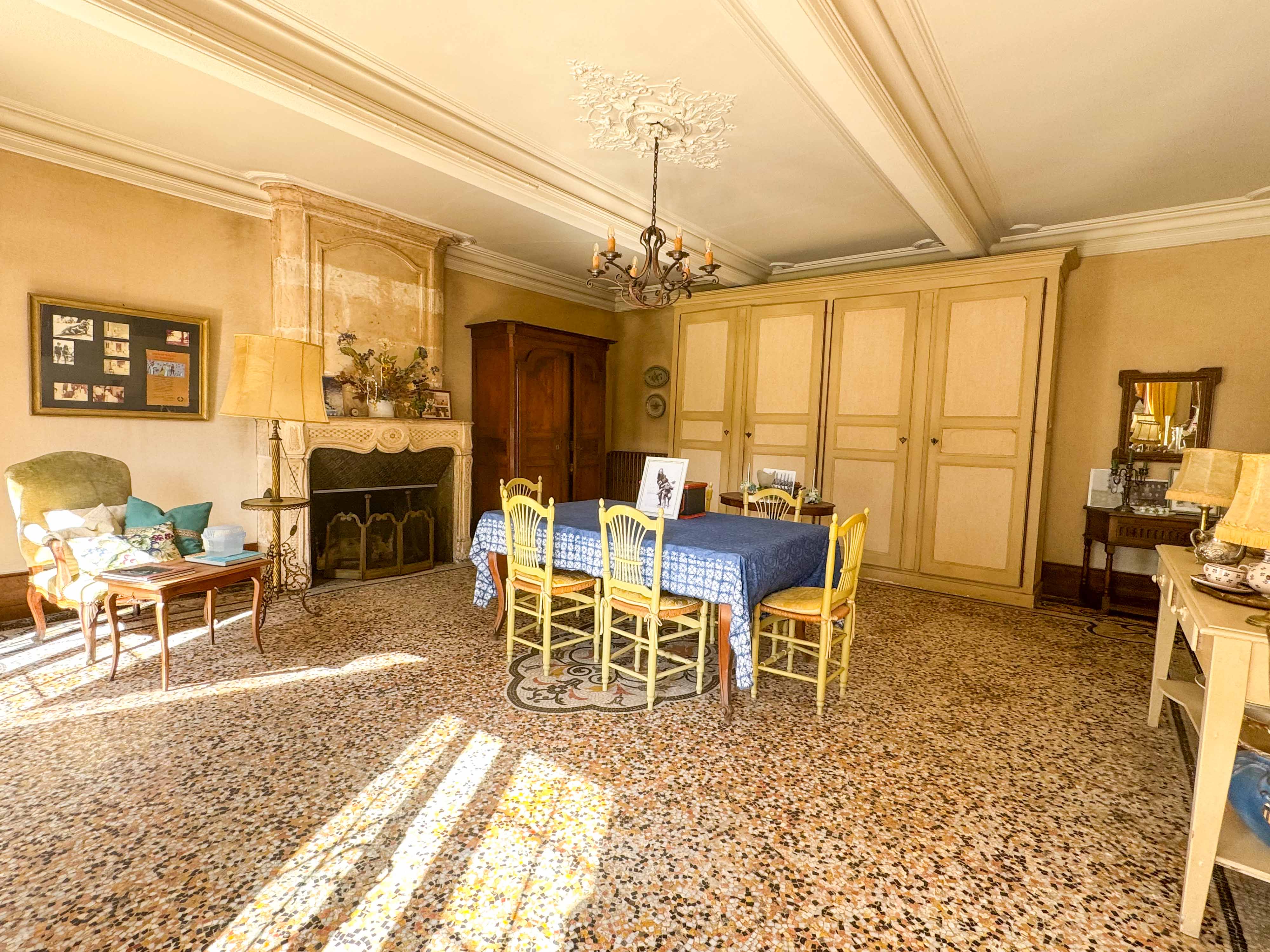 Propriété en France à vendre à Aumagne, Charente-Maritime - €879 800 - photo 