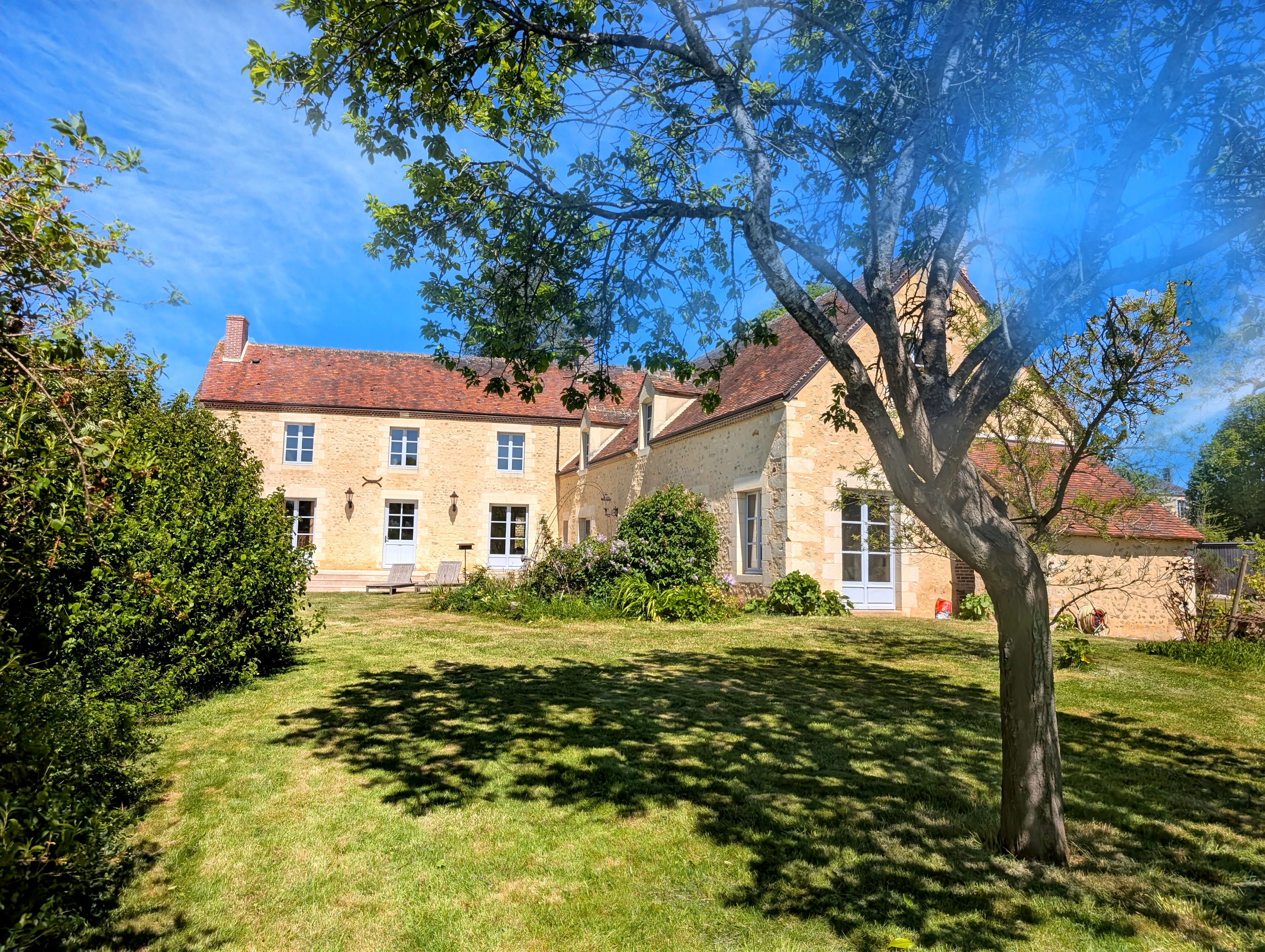 Propriété en France à vendre à Saint-Cyr-la-Rosière, Orne - €1 100 000 - photo 