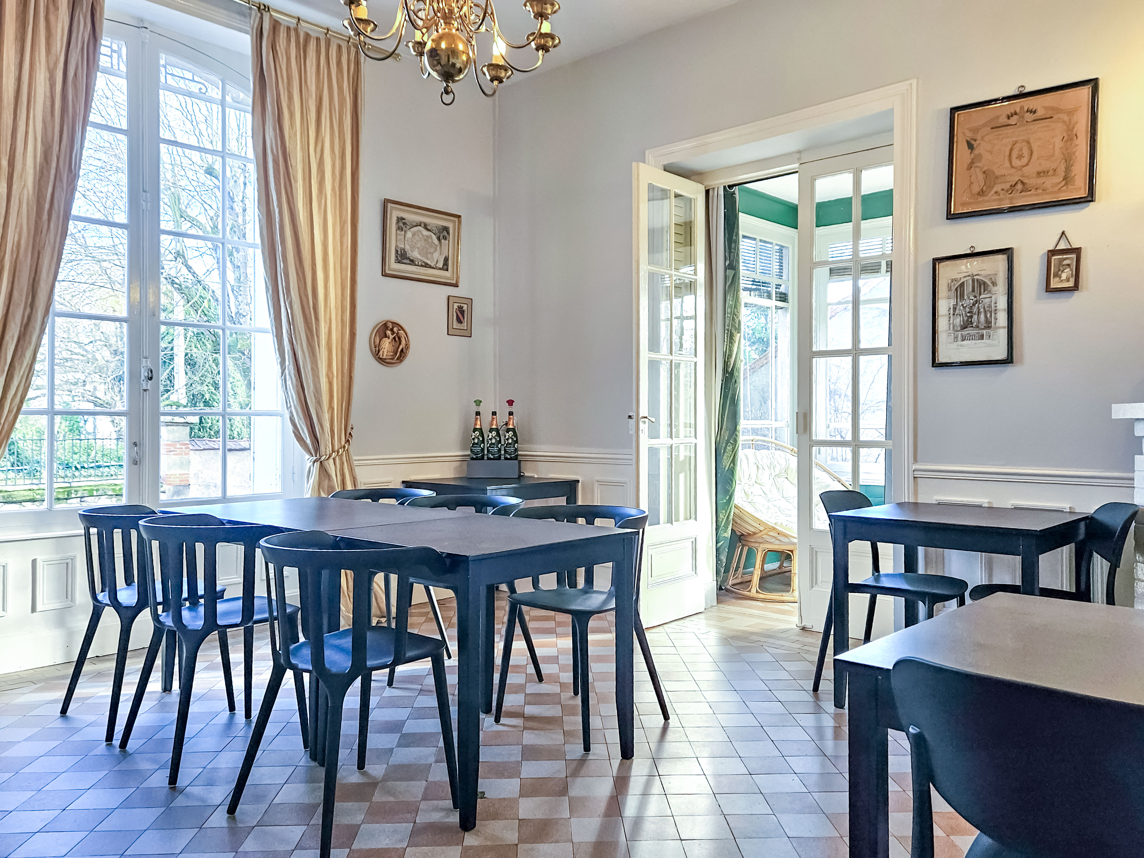 French property for sale in Cosne-d'Allier, Allier - €424,000 - photo 
