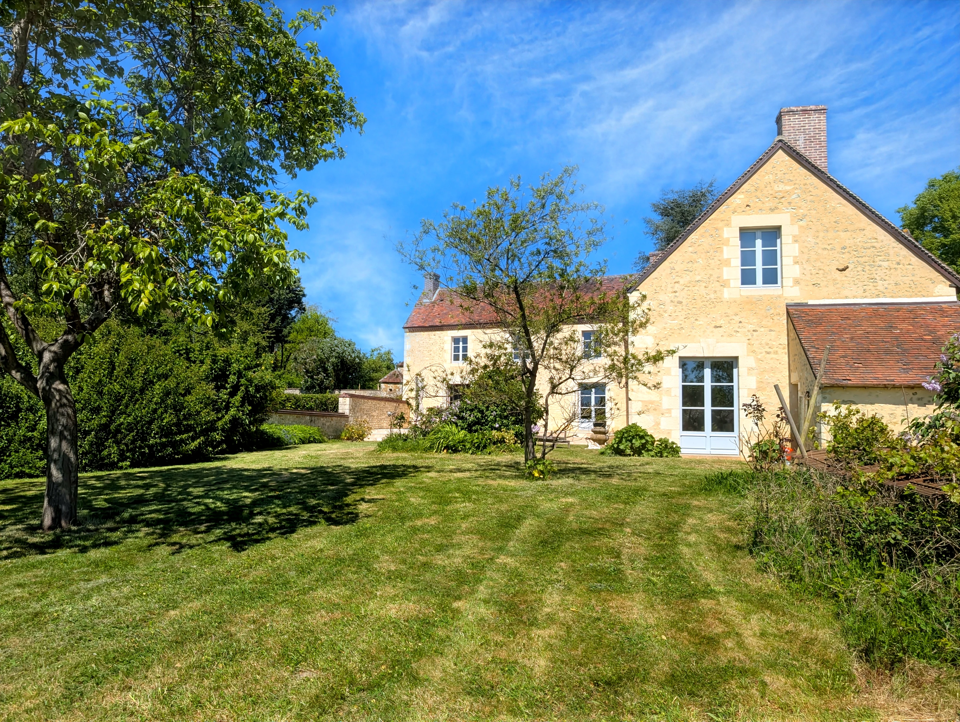 Propriété en France à vendre à Saint-Cyr-la-Rosière, Orne - €1 100 000 - photo 
