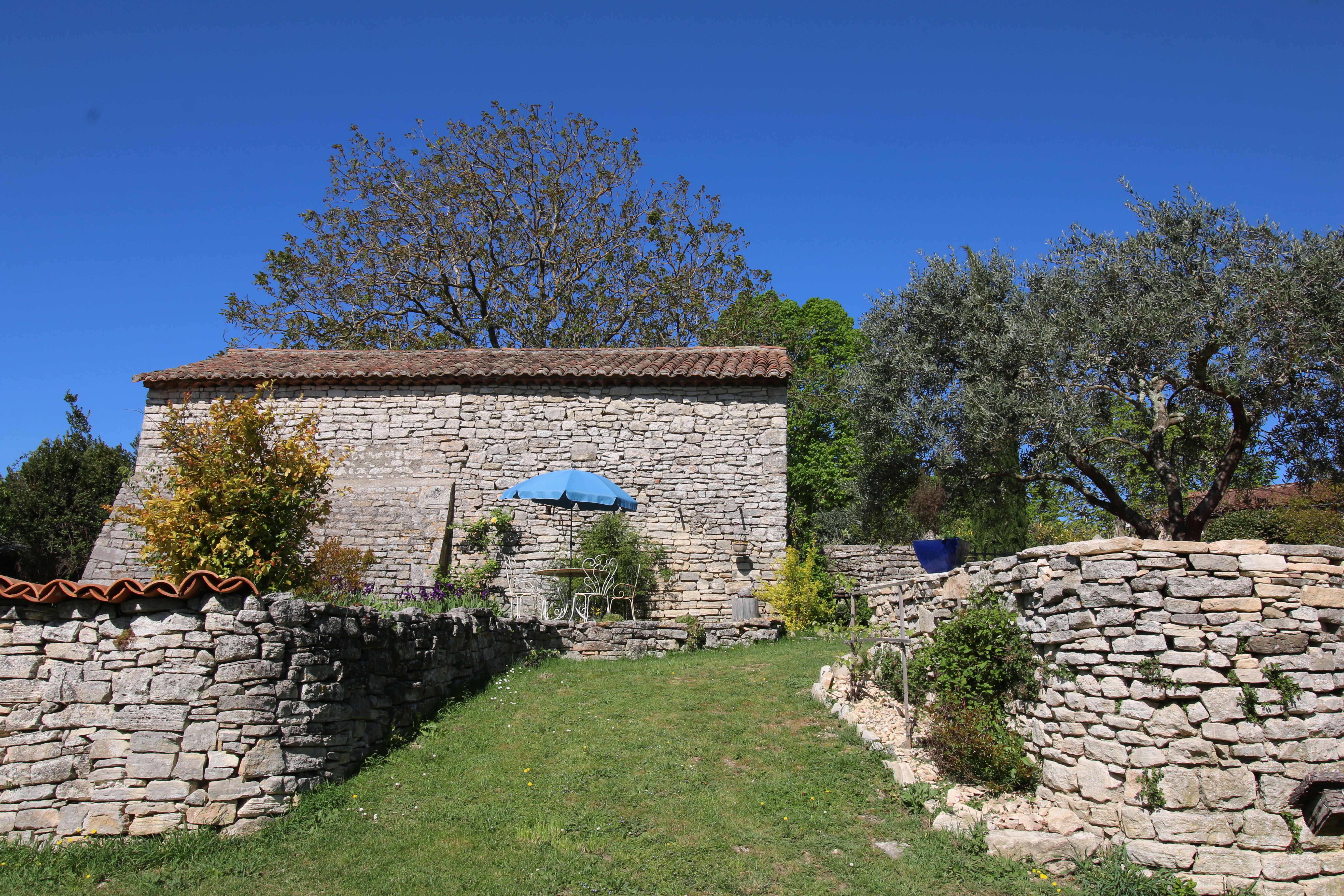 Propriété en France à vendre à Barjac, Gard - €635 000 - photo 
