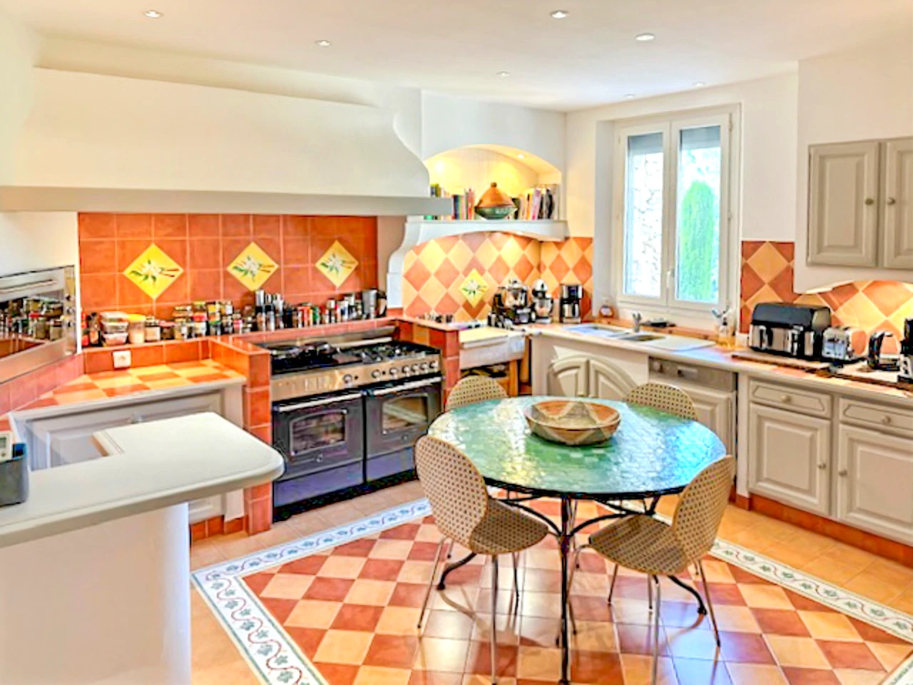 French property for sale in Auriol, Bouches-du-Rhône - €1,590,000 - photo 