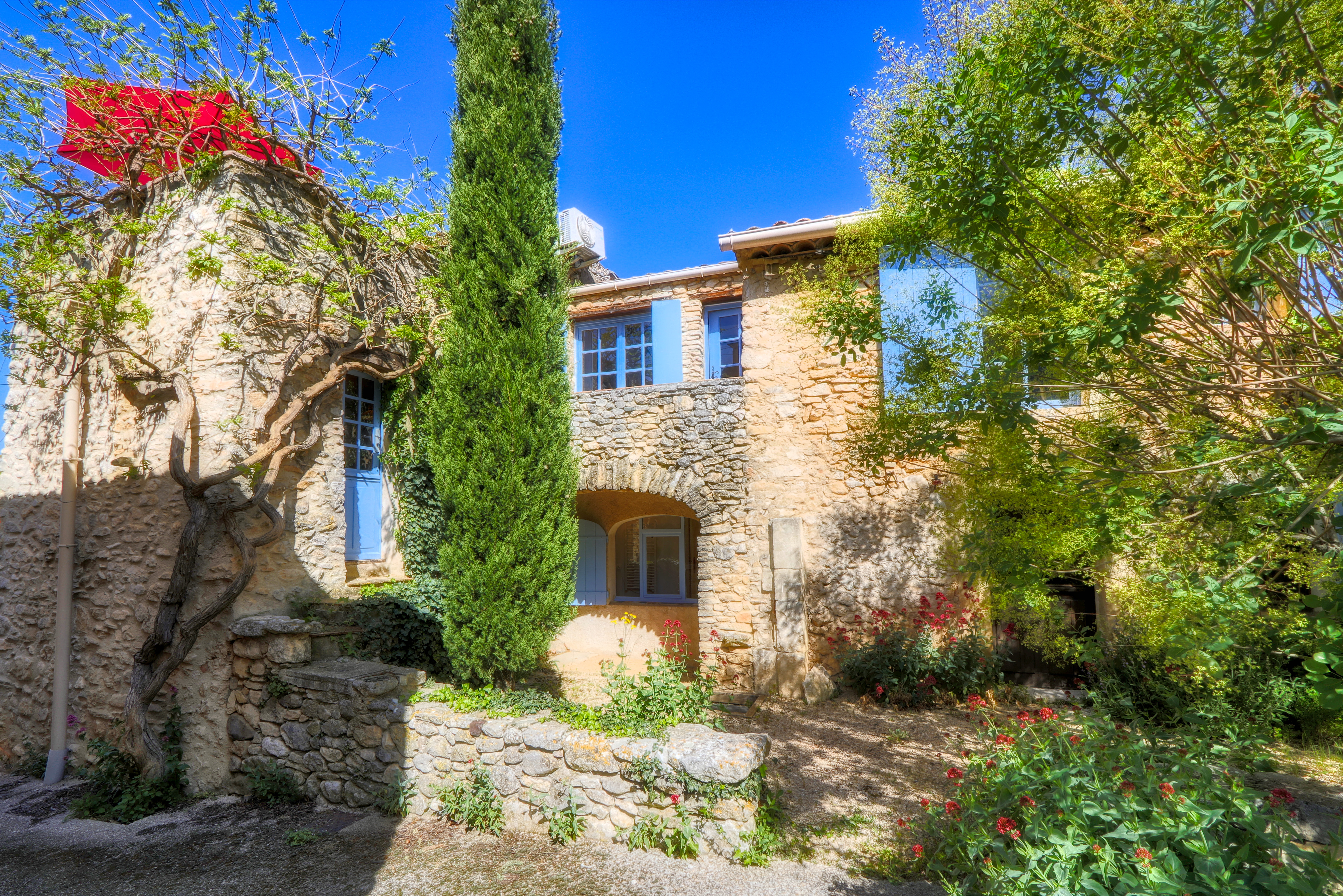French property for sale in Villars, Vaucluse - €940,000 - photo 