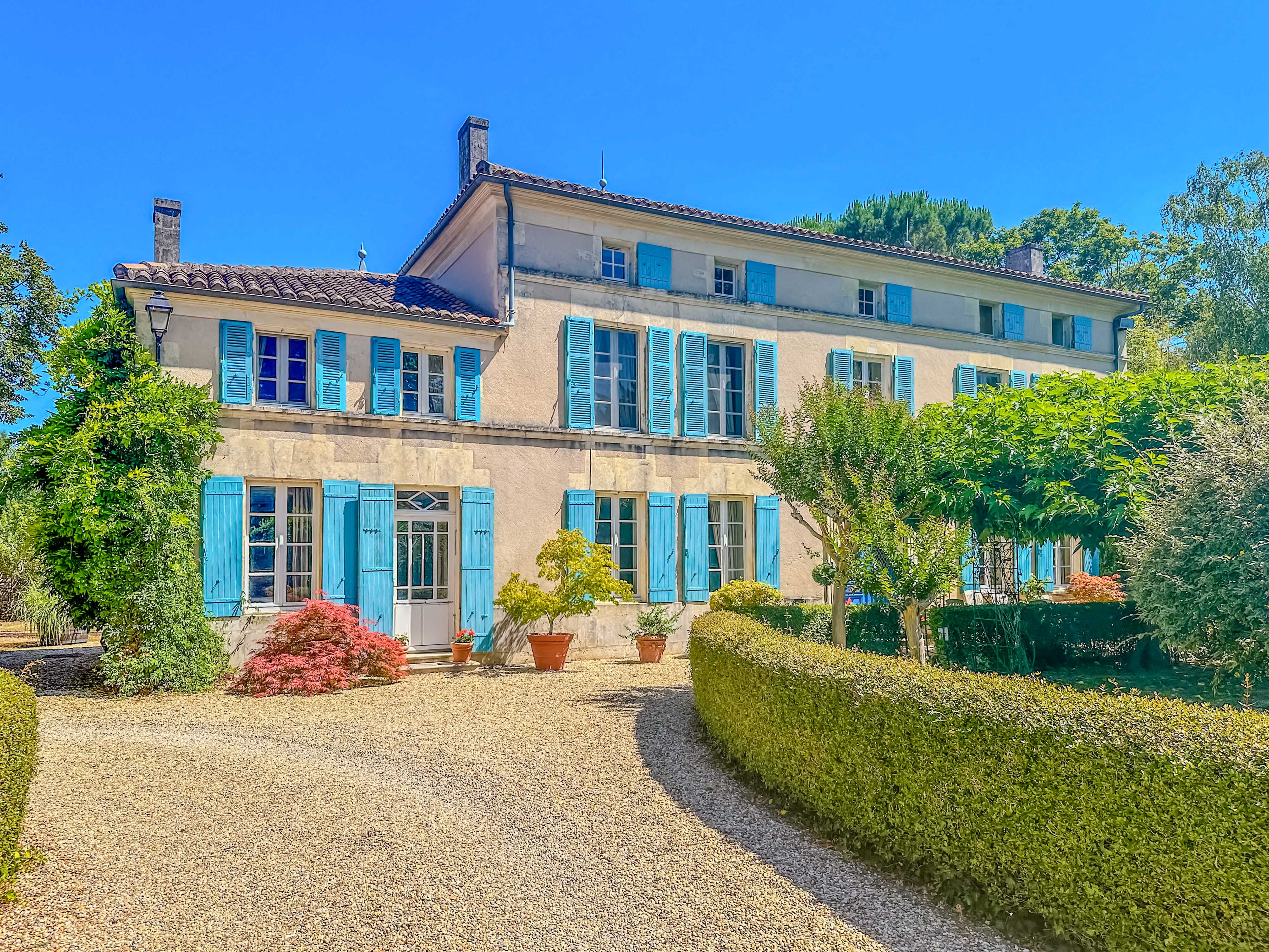 French property for sale in Bazauges, Charente-Maritime - €495,000 - photo 