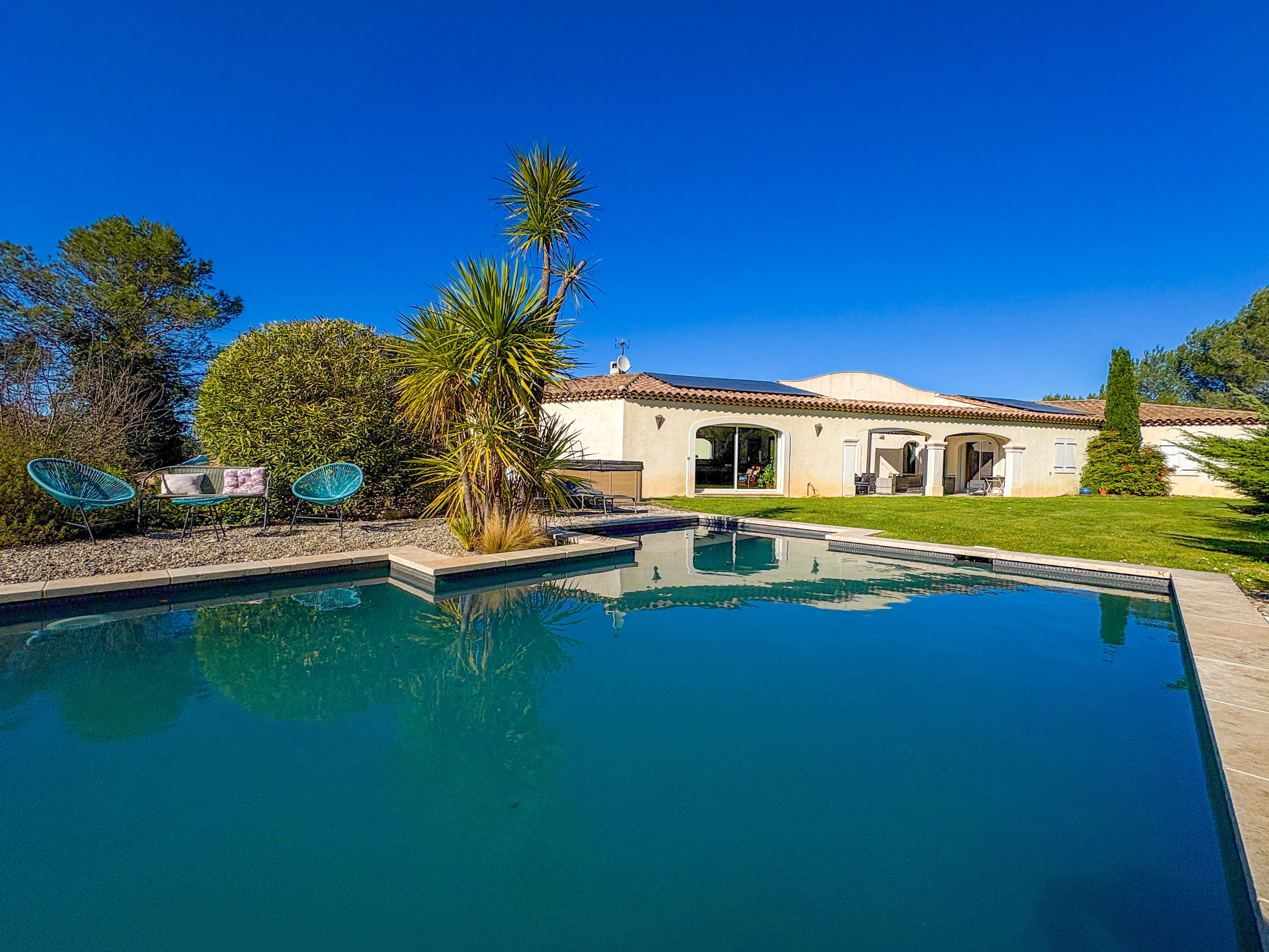 Propriété en France à vendre à Fuveau, Bouches-du-Rhône - €1 275 000 - photo 