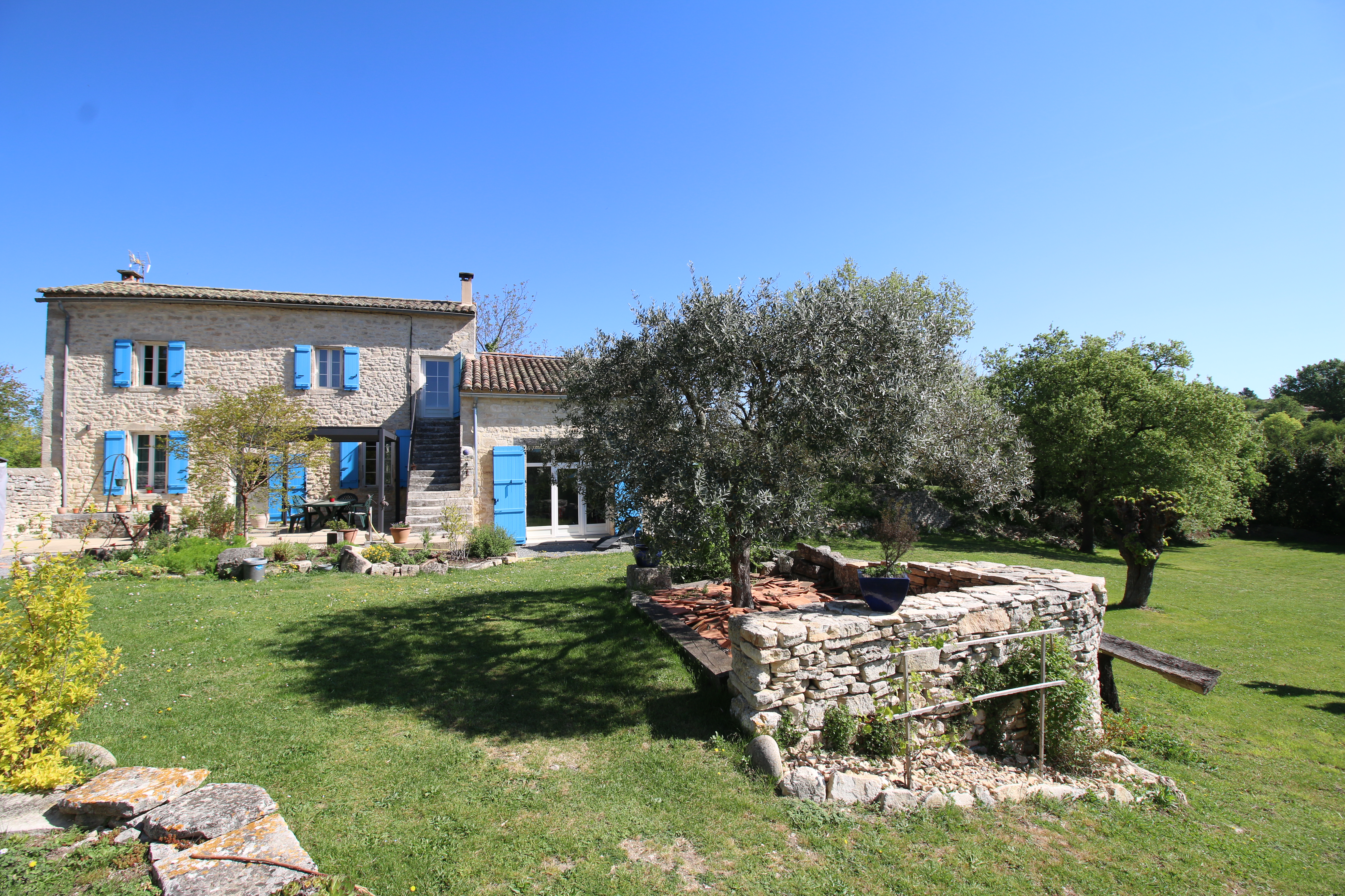 Propriété en France à vendre à Barjac, Gard - €635 000 - photo 