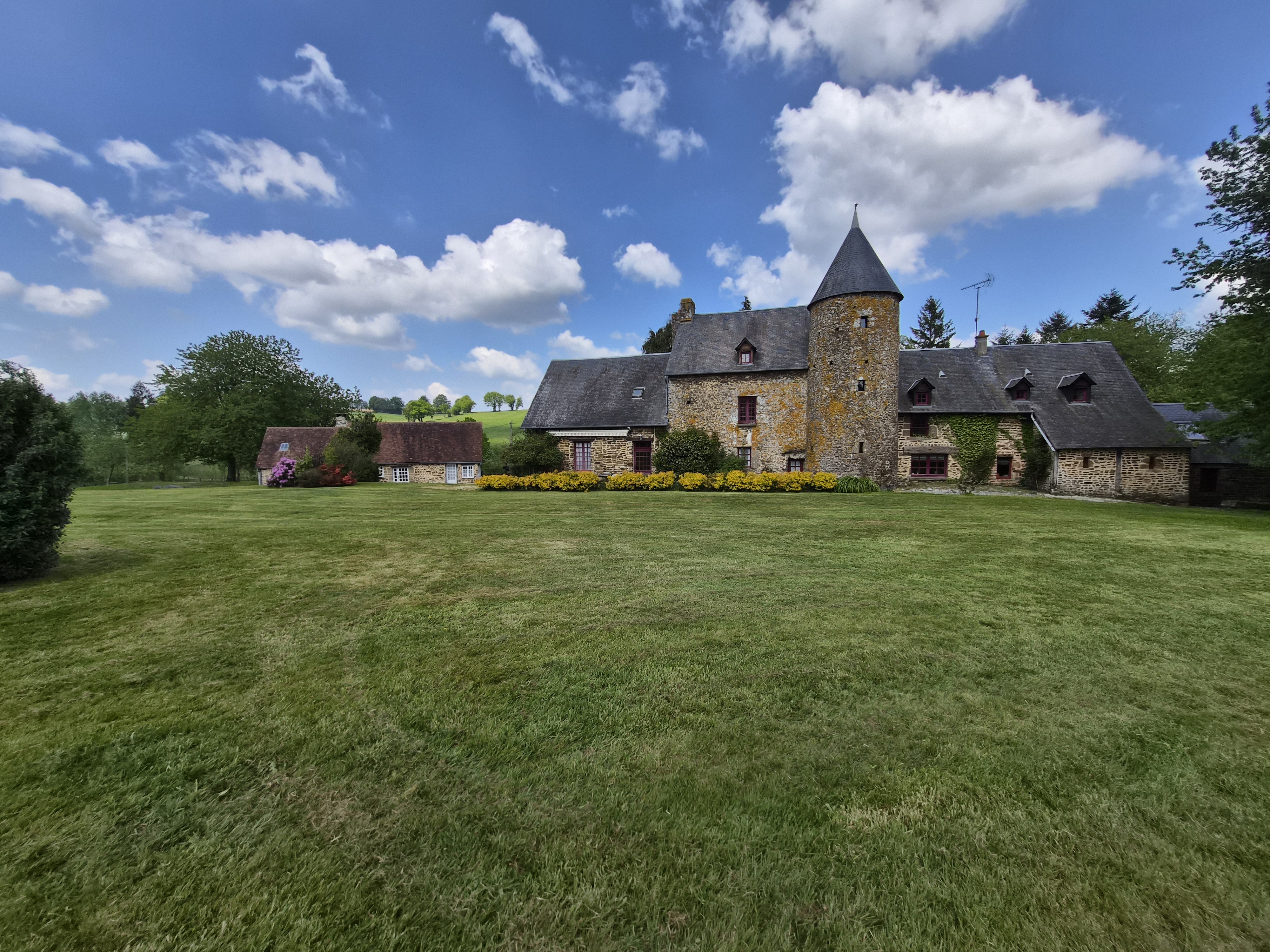 Propriété en France à vendre à Saint-Bômer-les-Forges, Orne - €1 484 000 - photo 