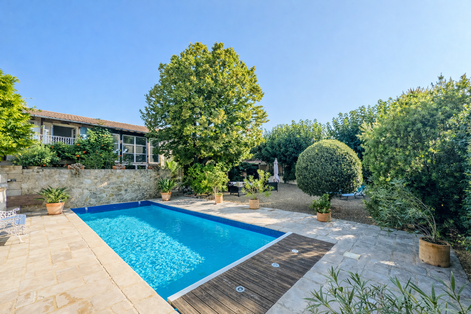 French property for sale in Neffiès, Hérault - €950,000 - photo 