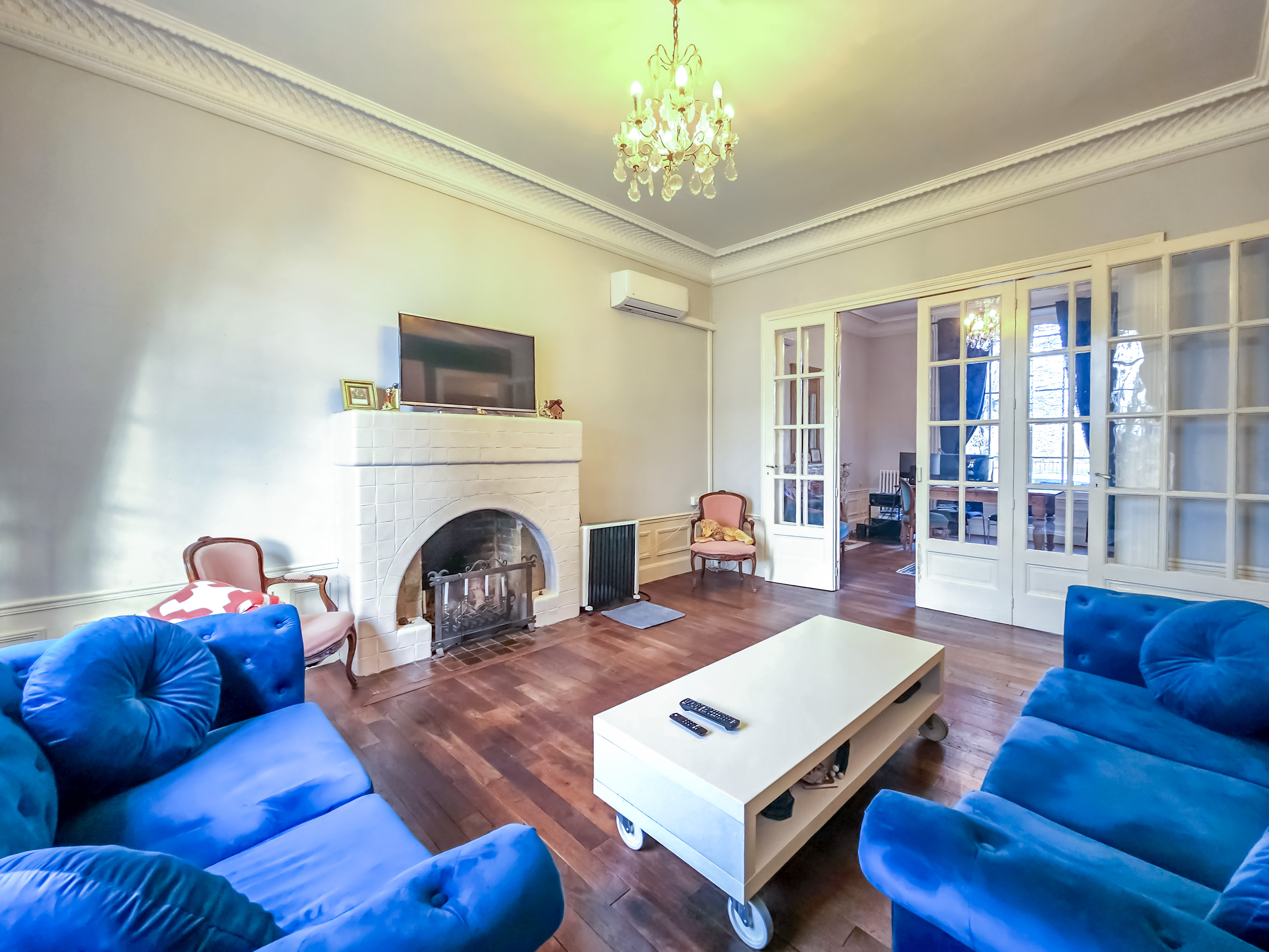French property for sale in Cosne-d'Allier, Allier - €424,000 - photo 
