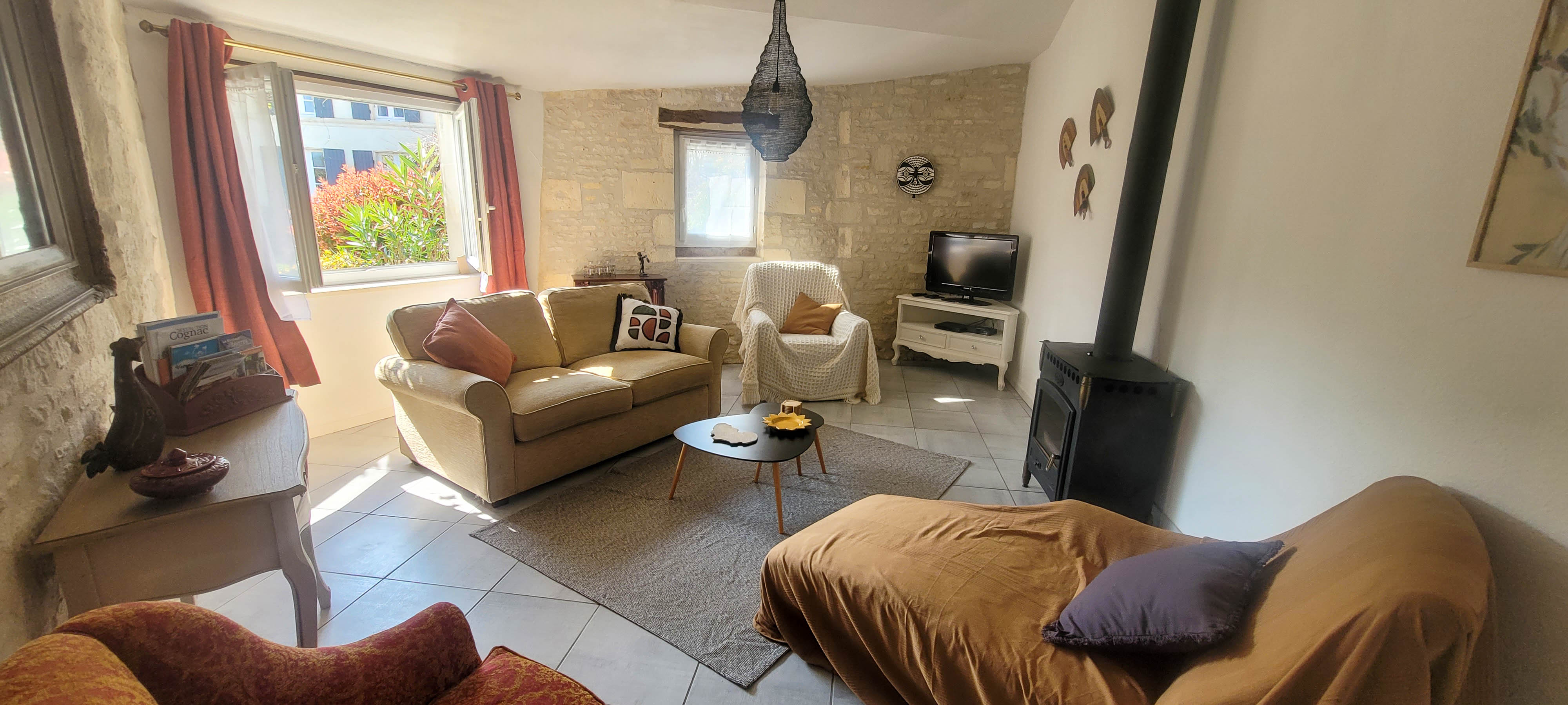 Propriété en France à vendre à Mons, Charente-Maritime - €595 000 - photo 