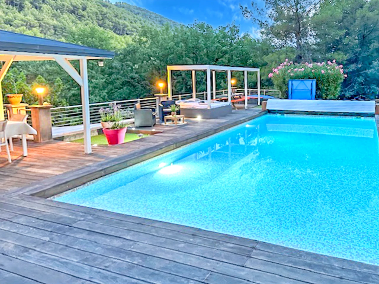 French property for sale in Auriol, Bouches-du-Rhône - €1,590,000 - photo 