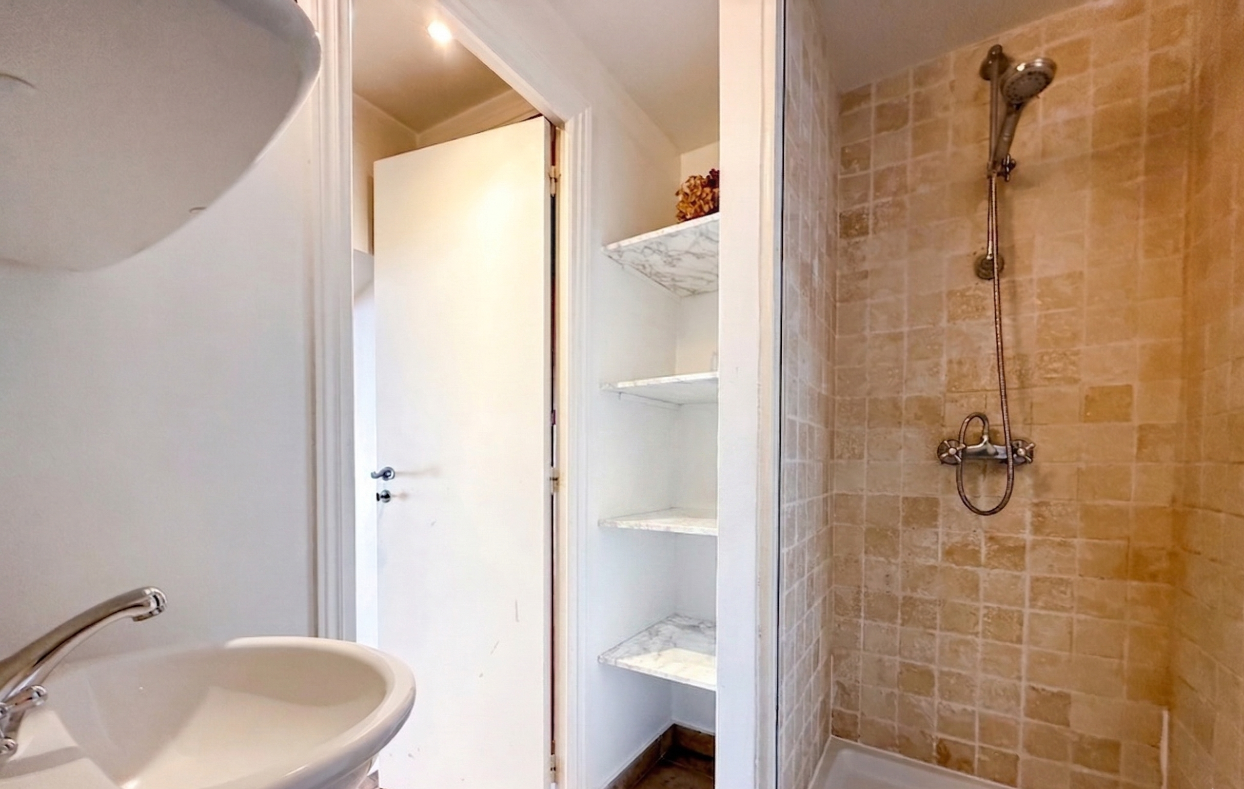 French property for sale in Paris 4e Arrondissement, Paris - €975,000 - photo 