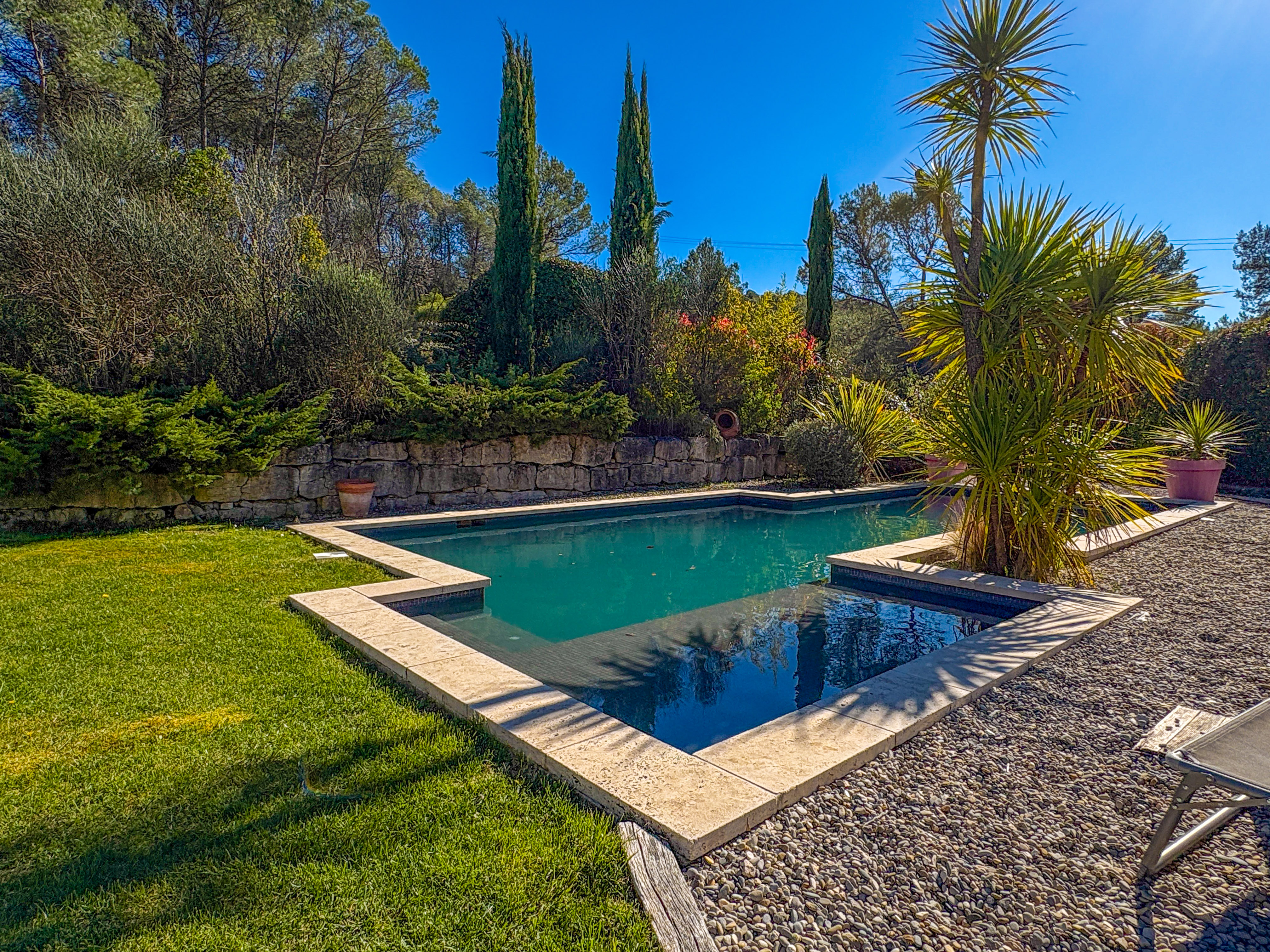 Propriété en France à vendre à Fuveau, Bouches-du-Rhône - €1 275 000 - photo 